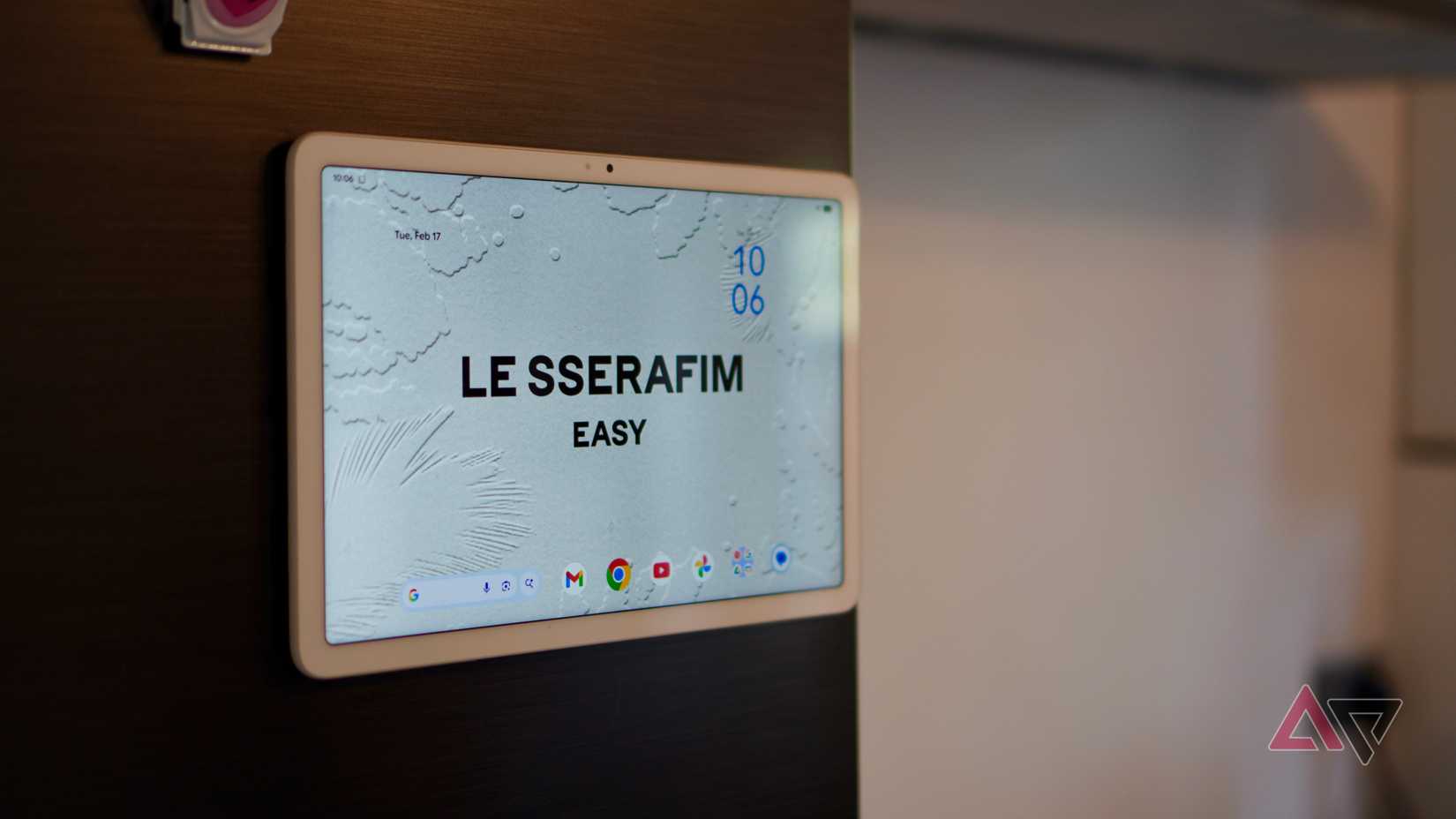 O Google Pixel Tablet usando seus ímãs