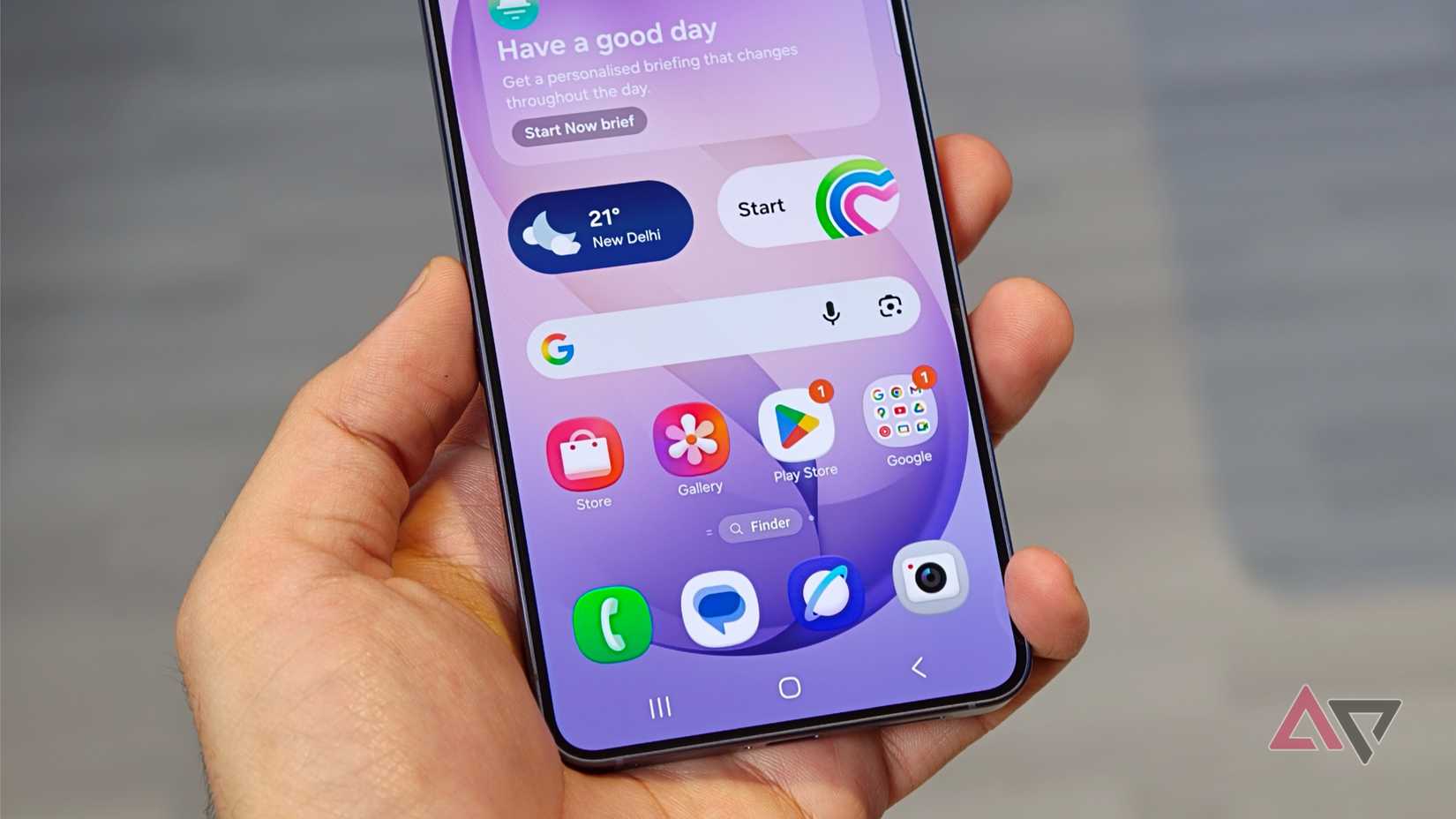 Display del Samsung Galaxy S26 che mostra la schermata iniziale One UI 8.5