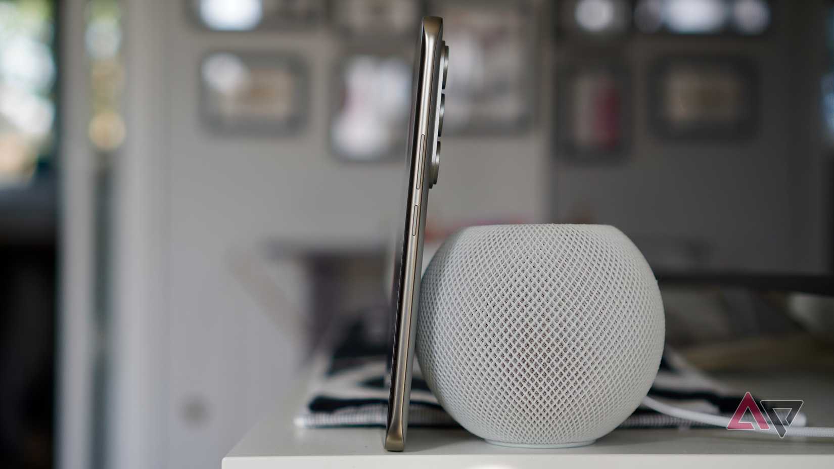 Il lato del Tecno Camon 50 Ultra