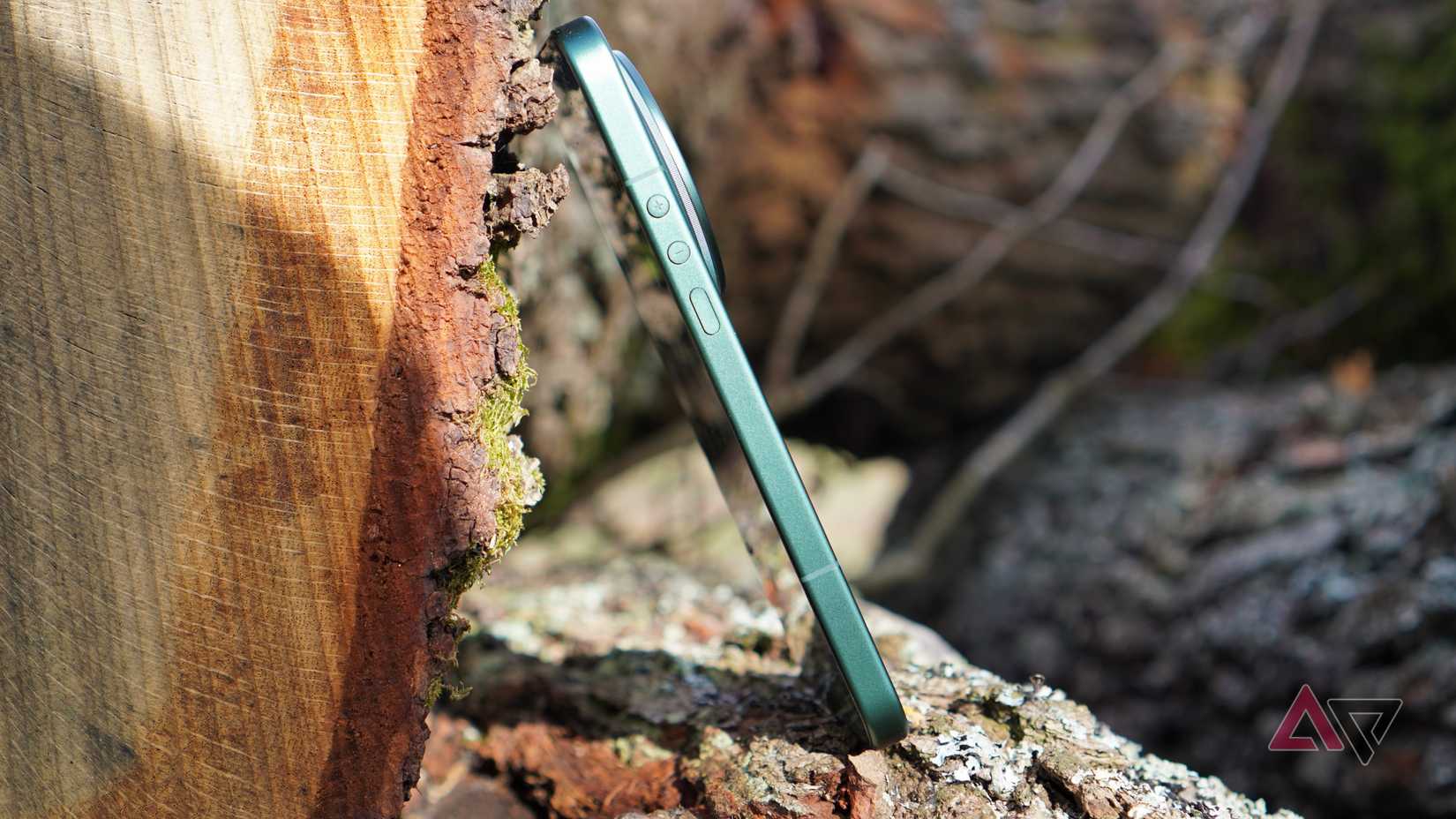 The side of the Xiaomi 17 Ultra