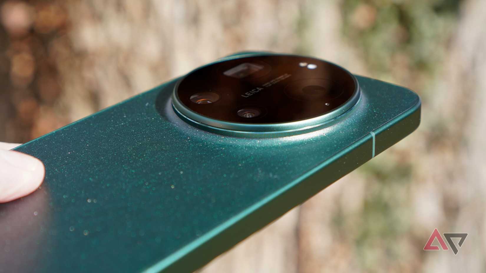 The Xiaomi 17 Ultra's sparkly finish