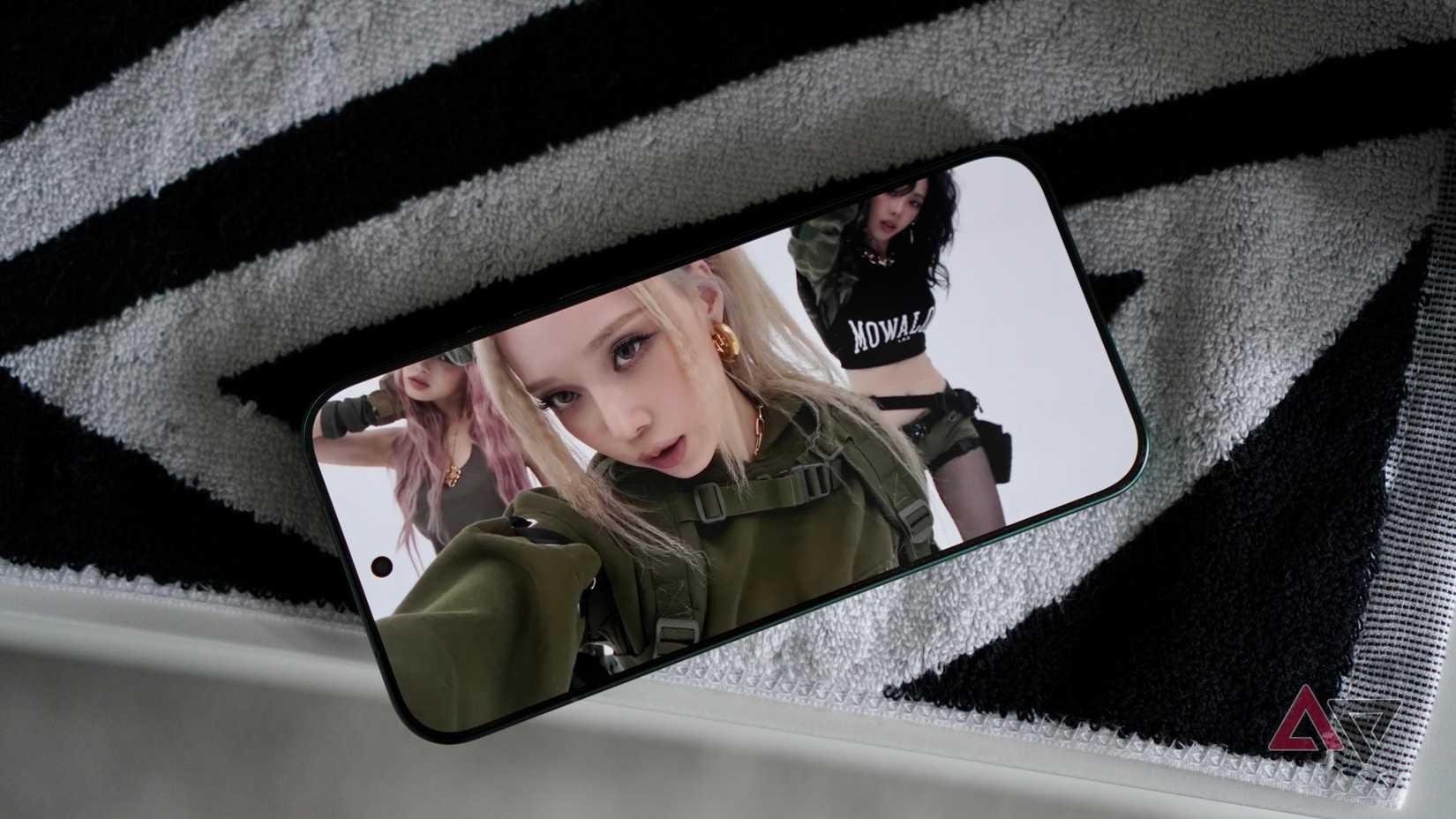 A video playing on the Xiaomi 17 Ultra