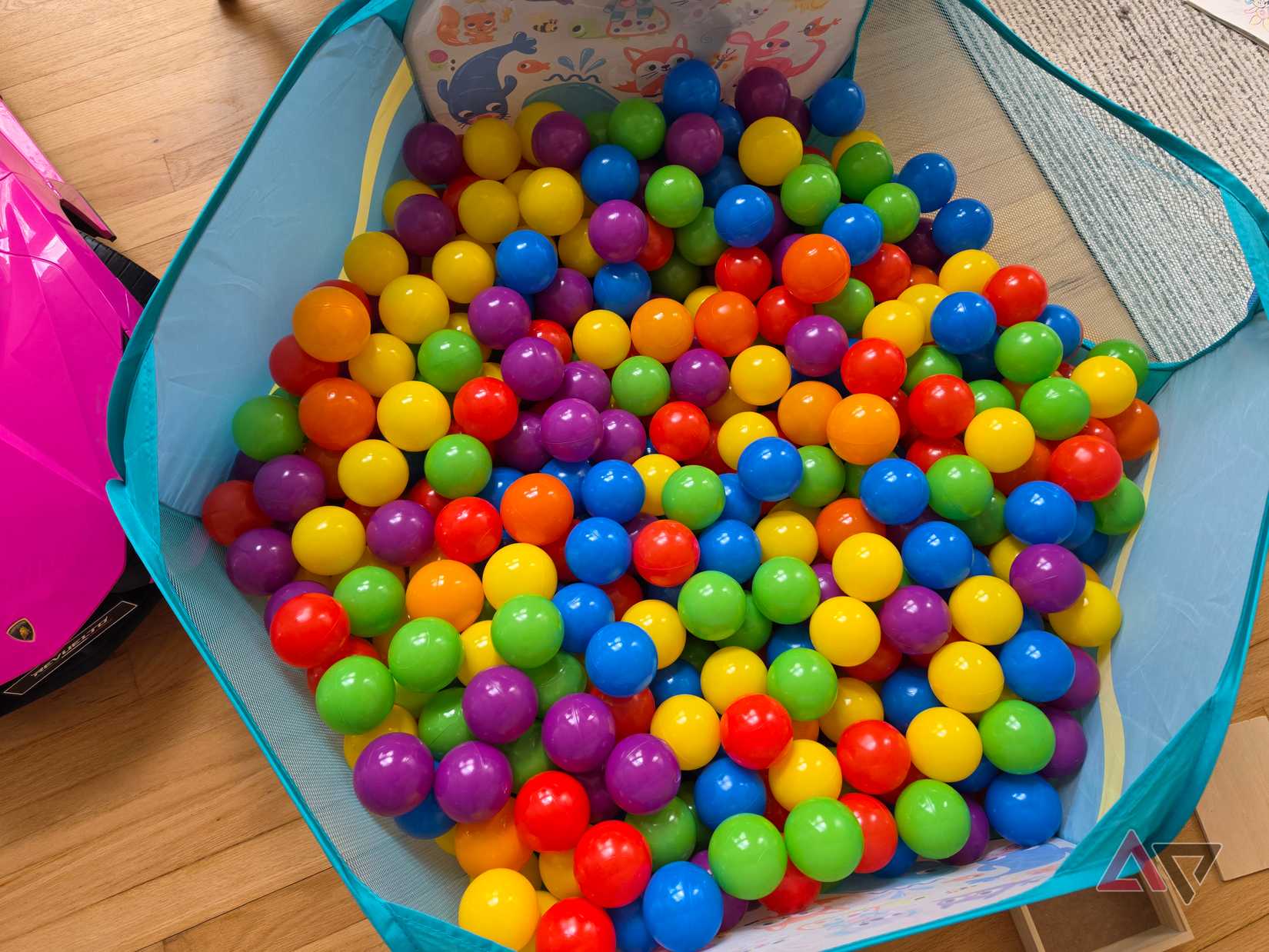 Foto de uma piscina de bolinhas tirada no Galaxy S26 Ultra