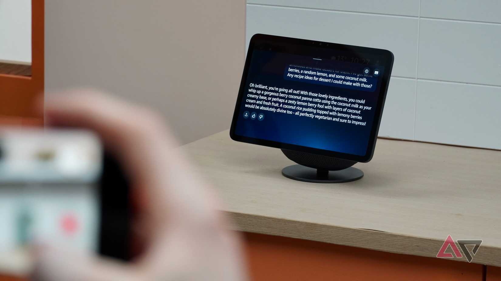 Um dispositivo Amazon mostrando Alexa+ e uma receita