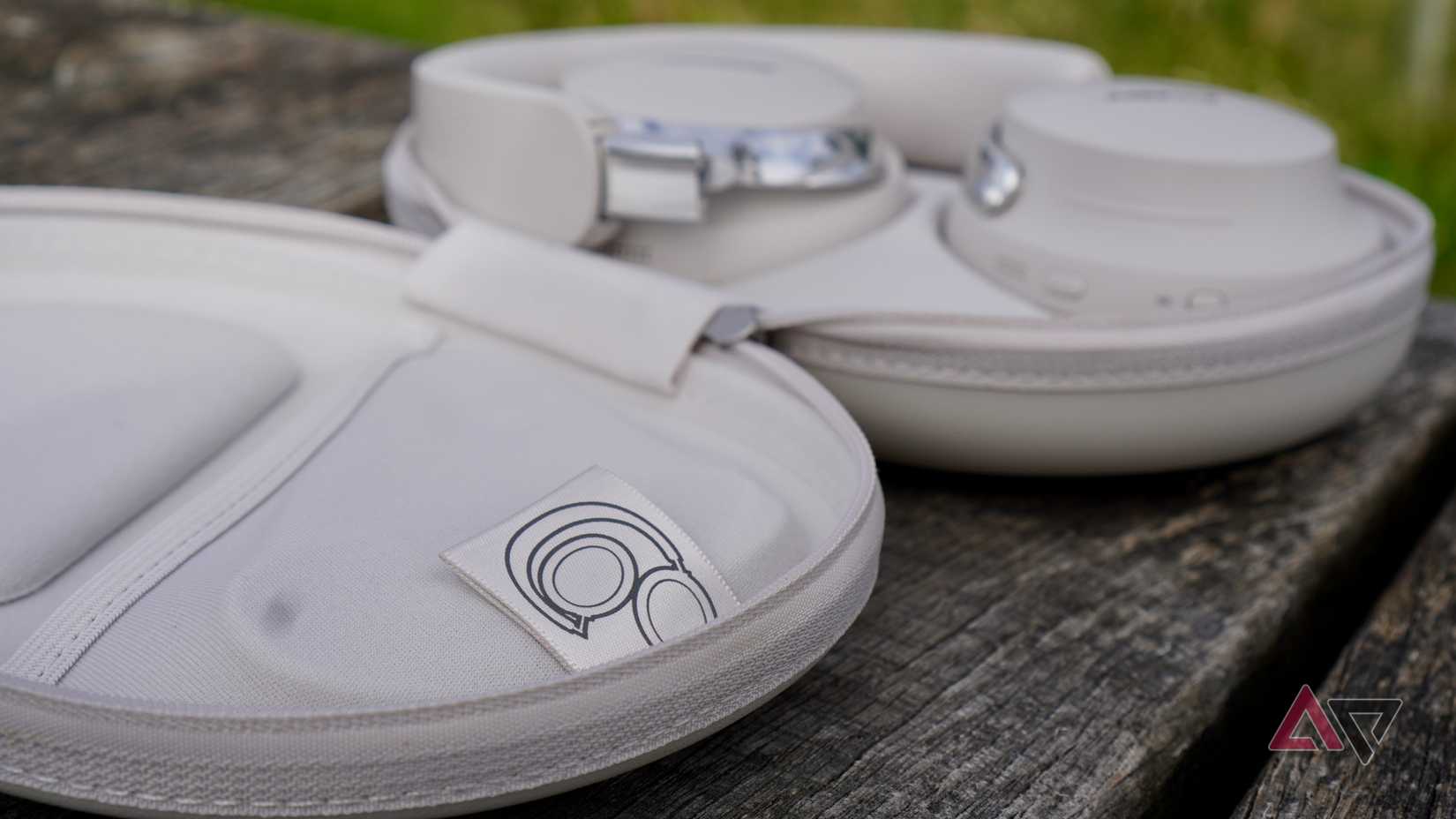 Os fones de ouvido Bose QuietComfort Ultra (2ª geração) em seu case