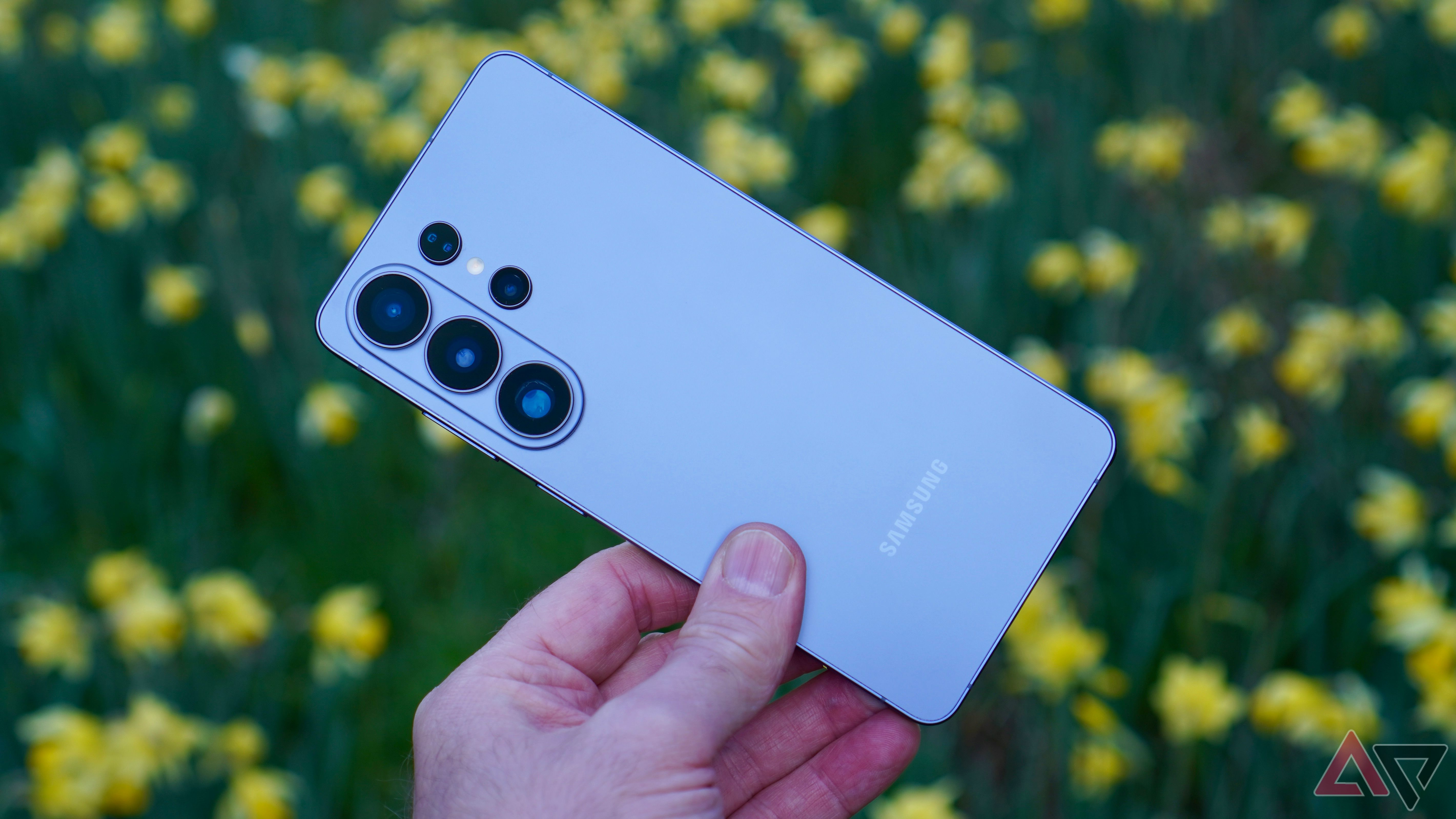 A person holding the Samsung Galaxy S26 Ultra.