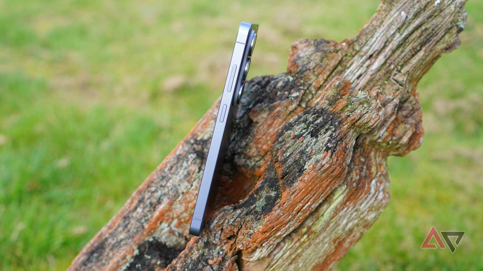 The side of the Samsung Galaxy S26 Ultra