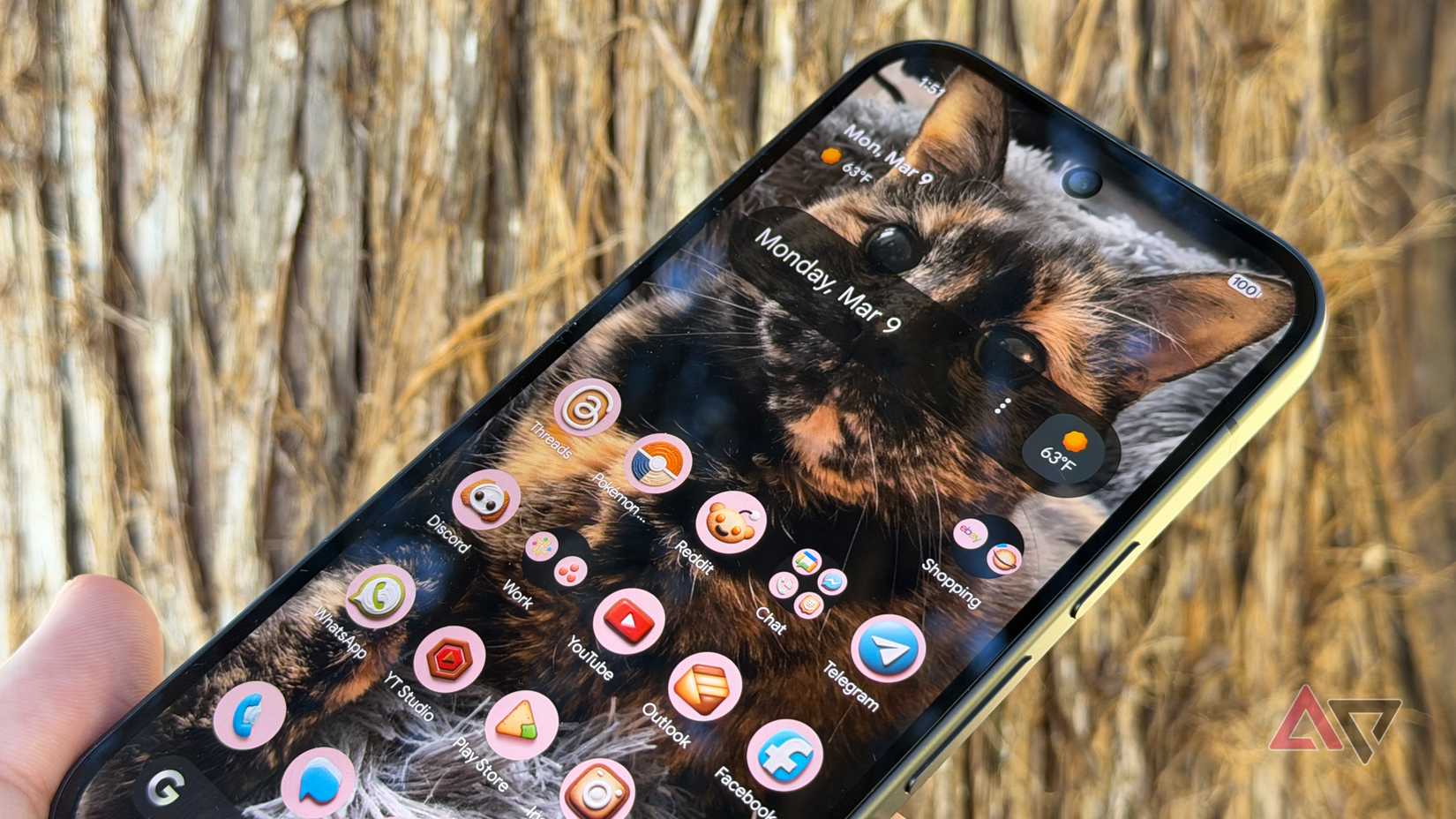 Tela inicial do Google Pixel 10 com ícones gerados por IA