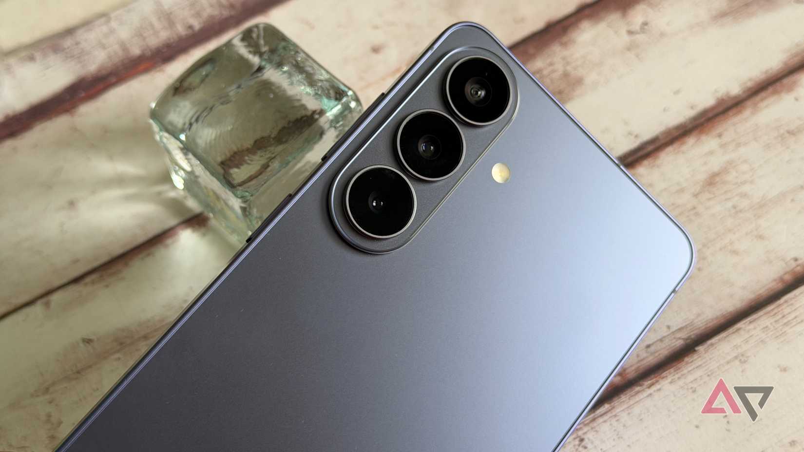 Conjunto de câmeras no Samsung Galaxy S26 +