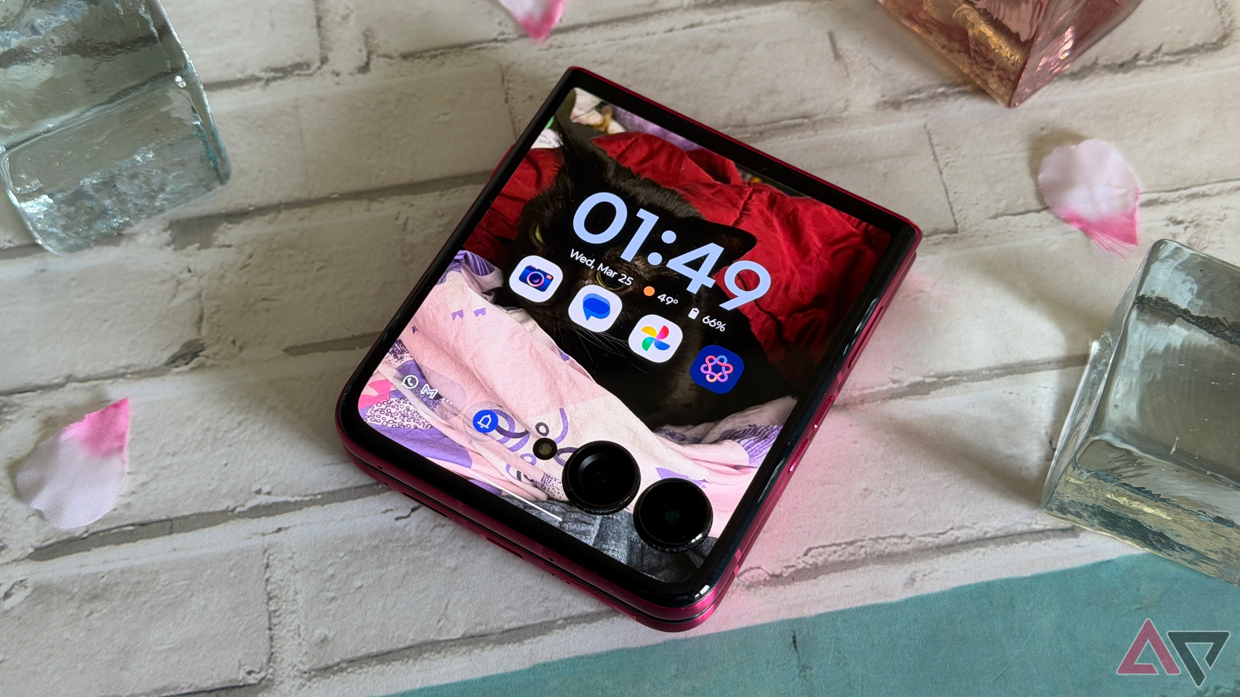 The Motorola Razr 2022 comes for the Galaxy Z Flip 4 with a 144Hz display, 50MP camera | Android Central