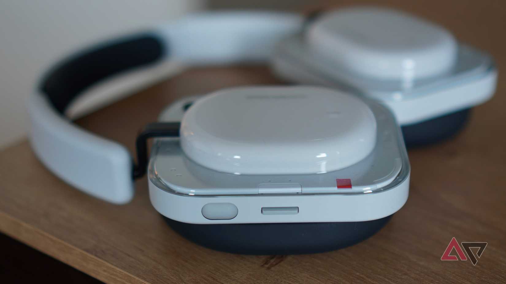 I pulsanti delle cuffie Nothing (a)