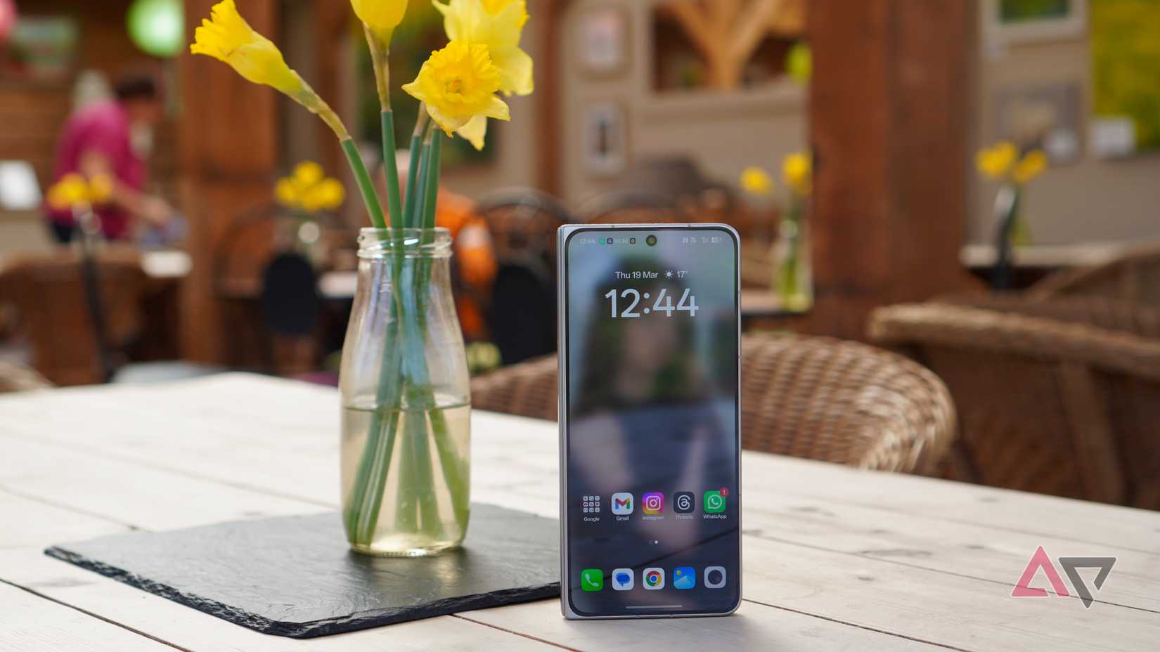 Tela de capa do Oppo Find N6