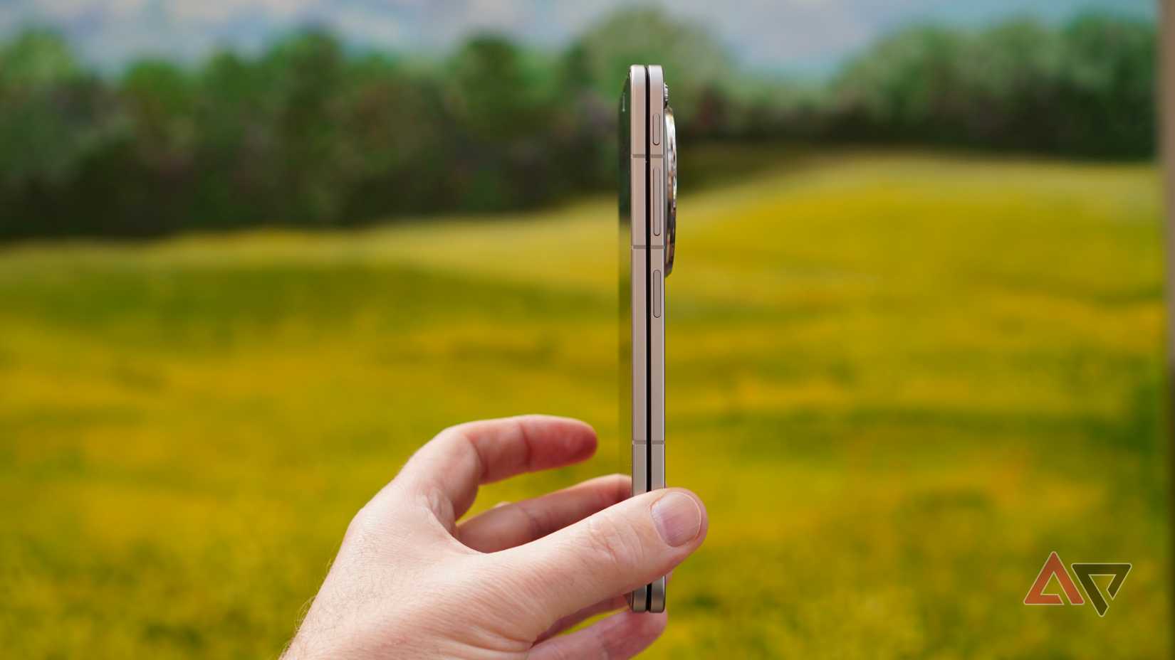 A person holding the Oppo Find N6