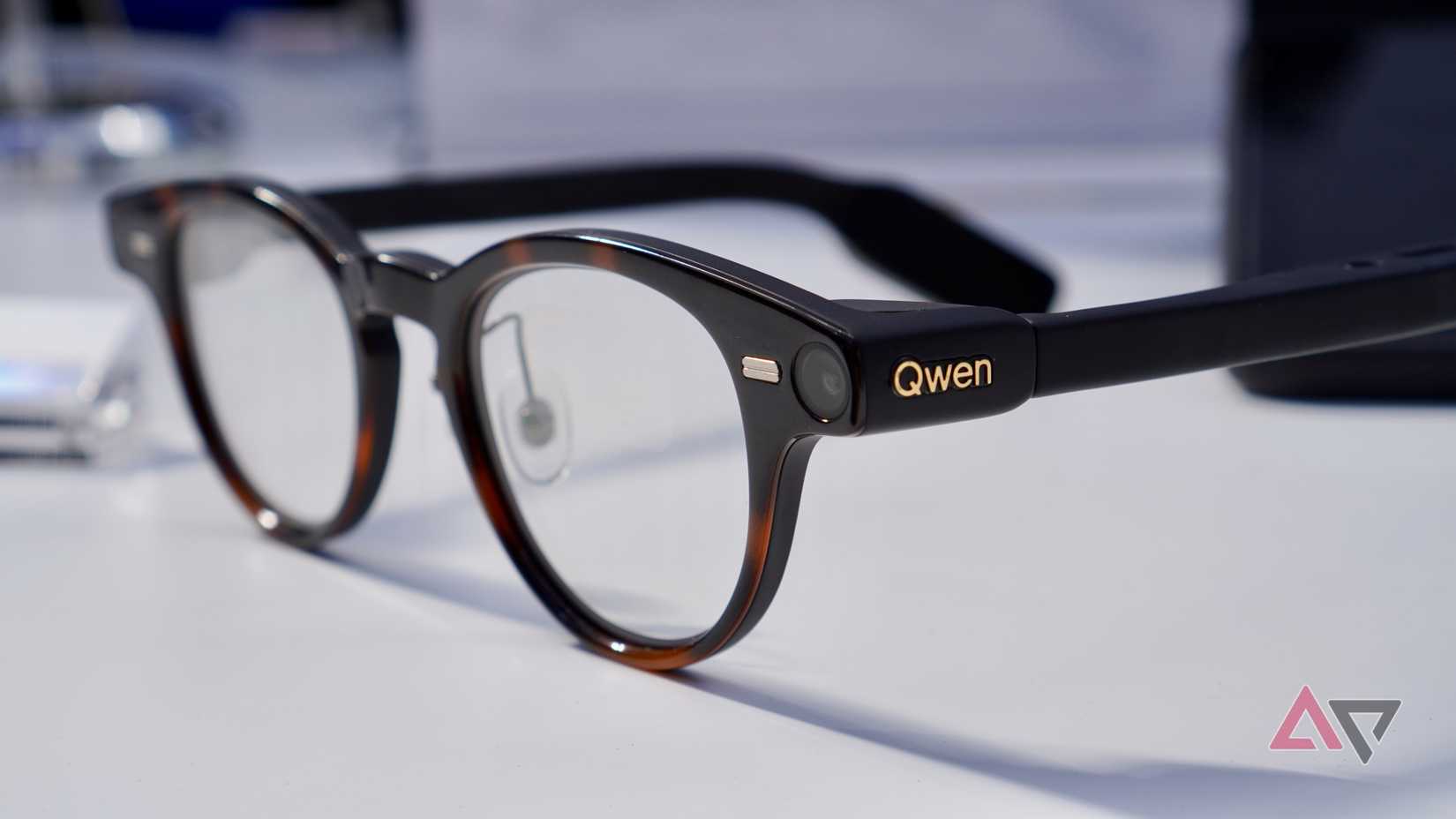 La fotocamera degli occhiali Qwen AI