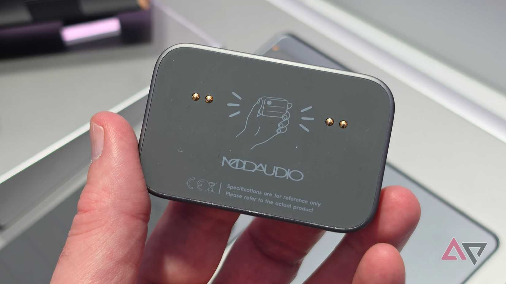 A parte traseira do módulo de áudio do telefone conceito Tecno Magnetic Modular