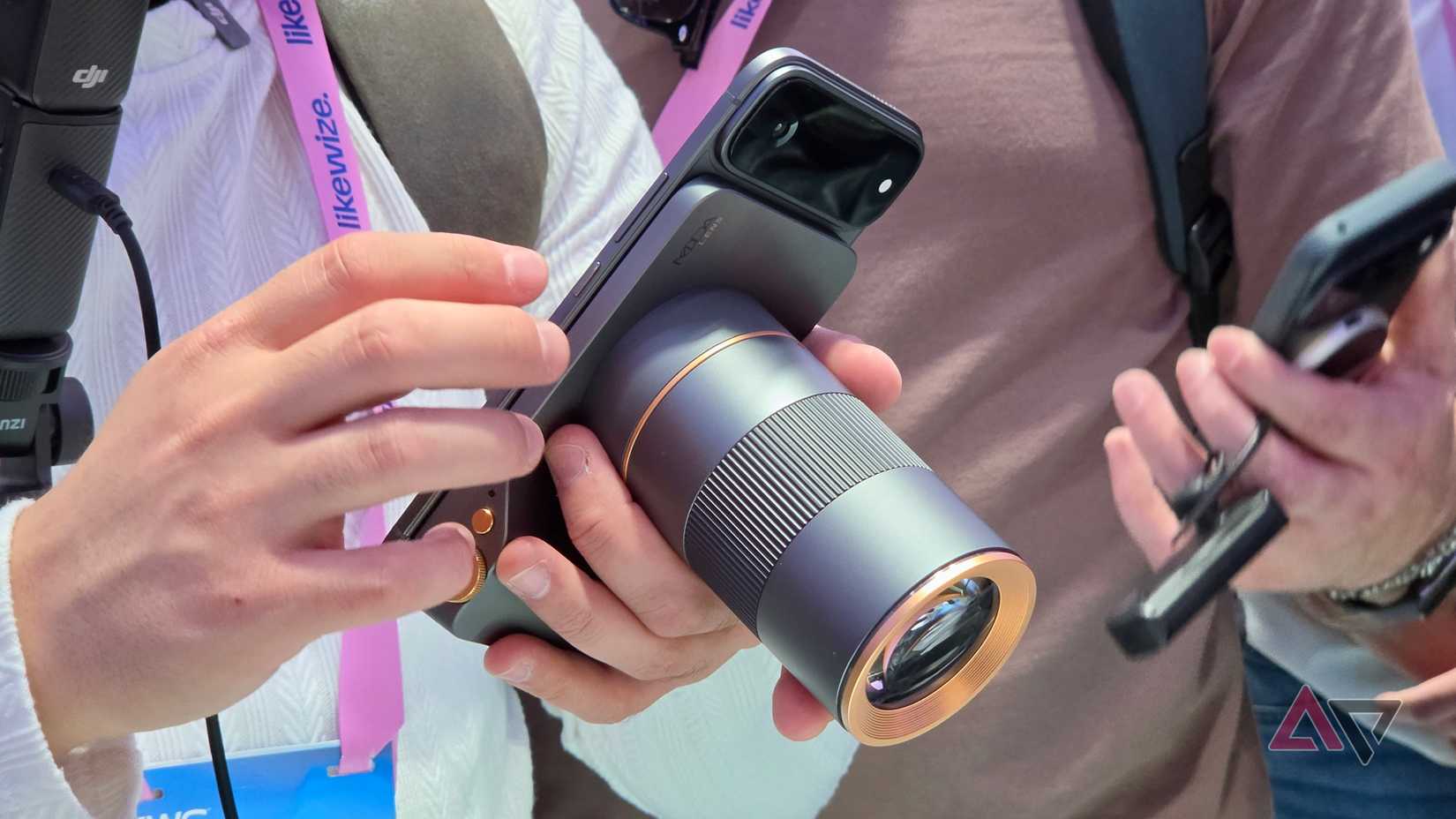 A câmera de telefone do conceito Tecno Magnetic Modular