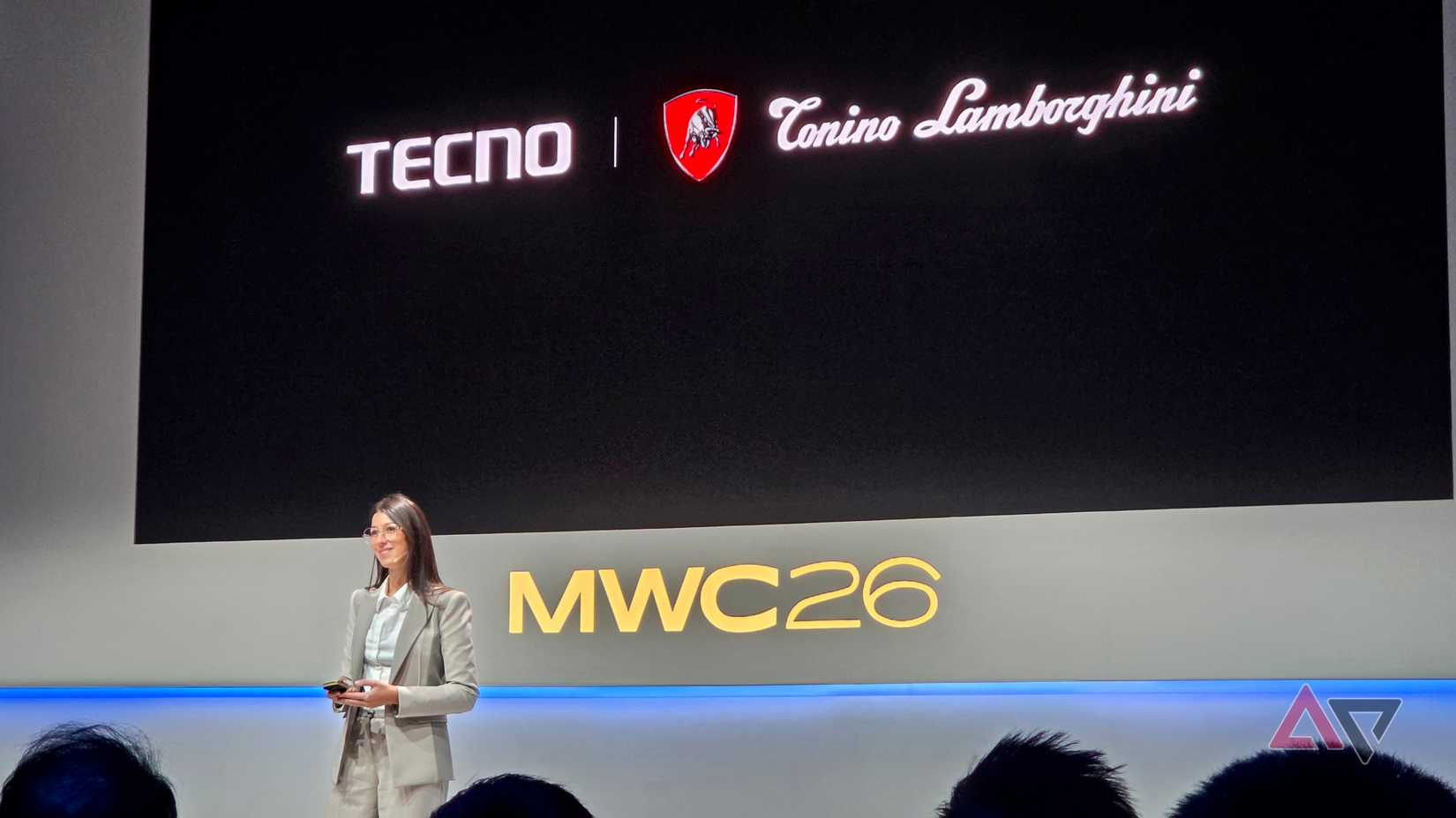 Ginevra Lamborghini falando no MWC 2026 com Tecno