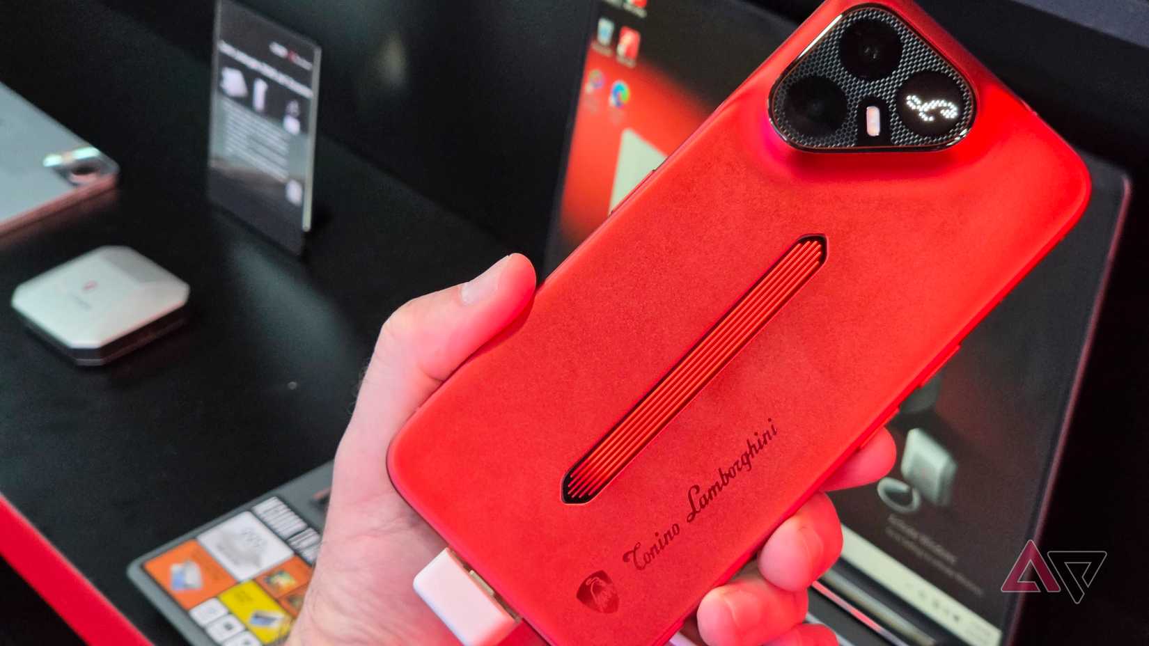 O telefone Tecno X Tonino Lamborghini Pova