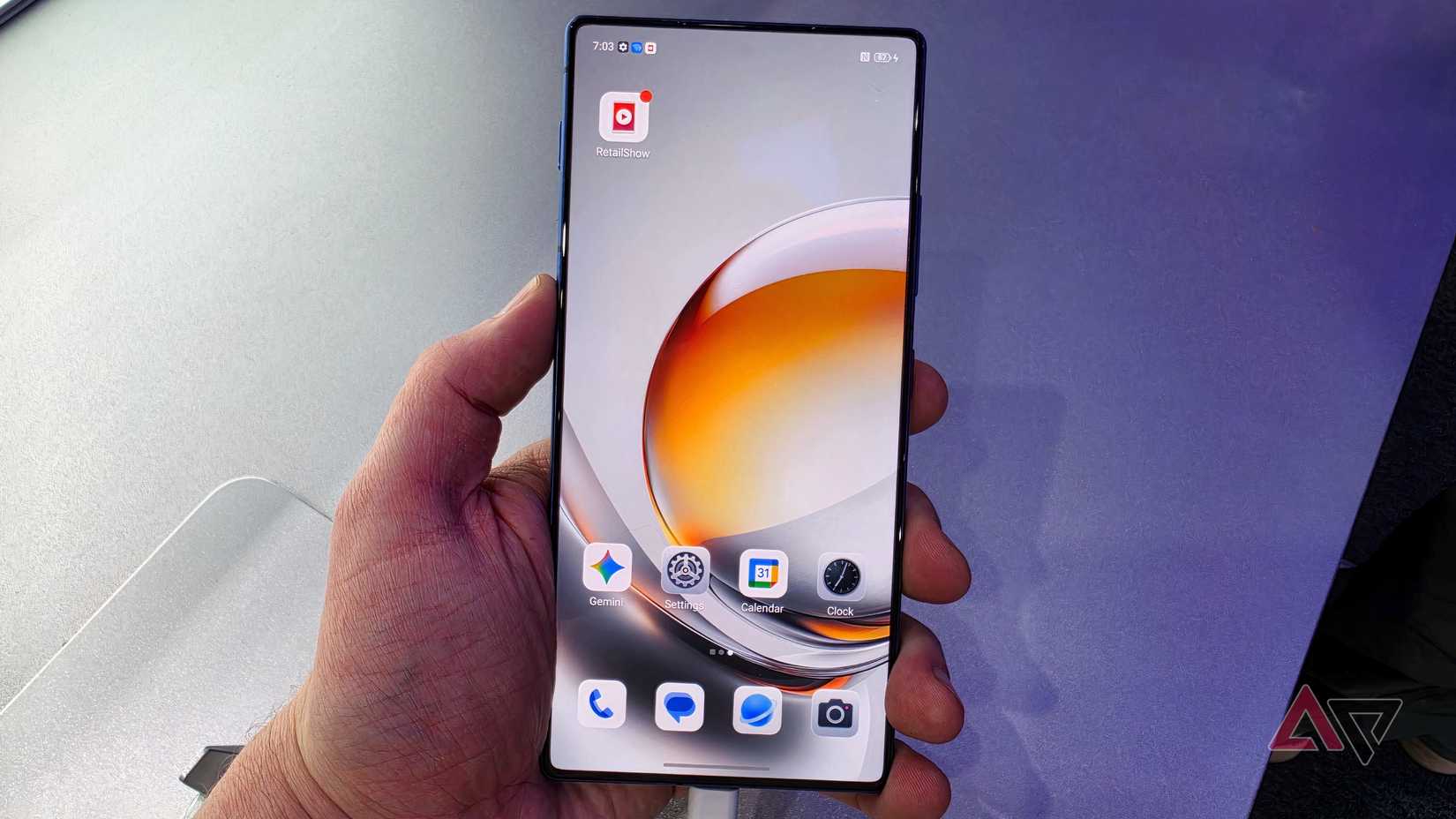 O ZTE Nubia Z80 Ultra em seu modelo de cores Starry Night.