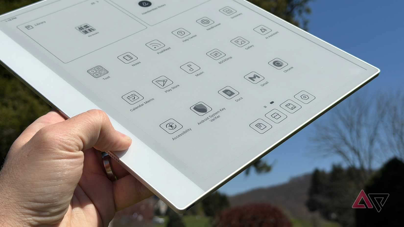 Frame of the Boox Go Max in sunlight