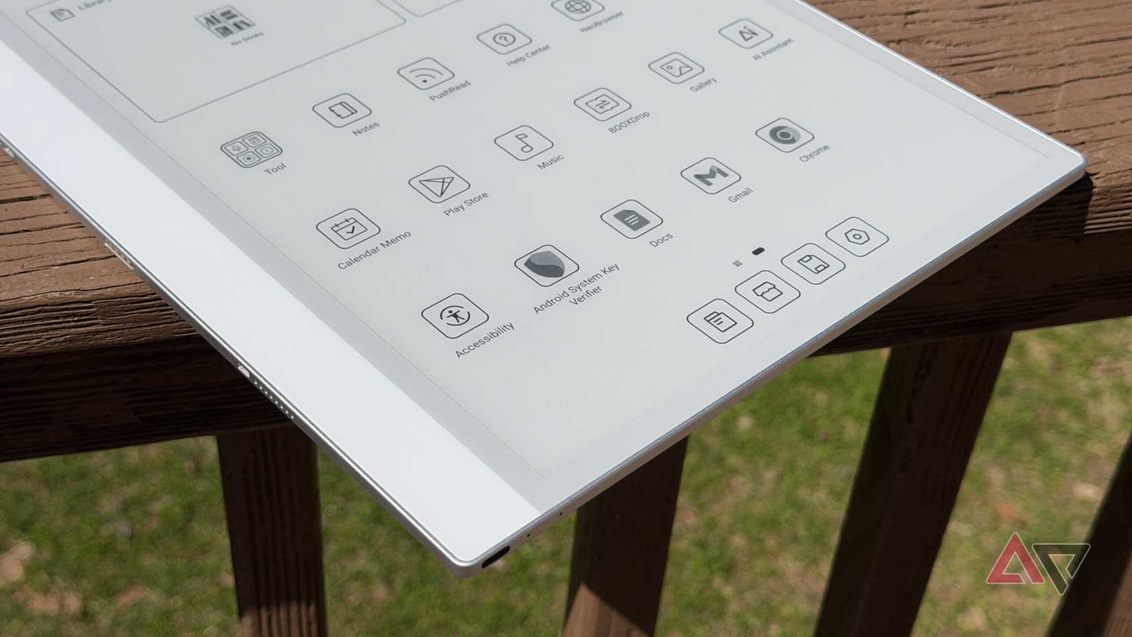 Boox Go Max display shown in sunlight