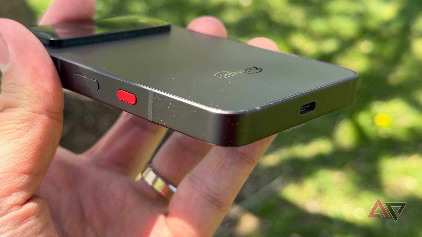 Estrutura lateral do Unihertz Titan 2 Elite