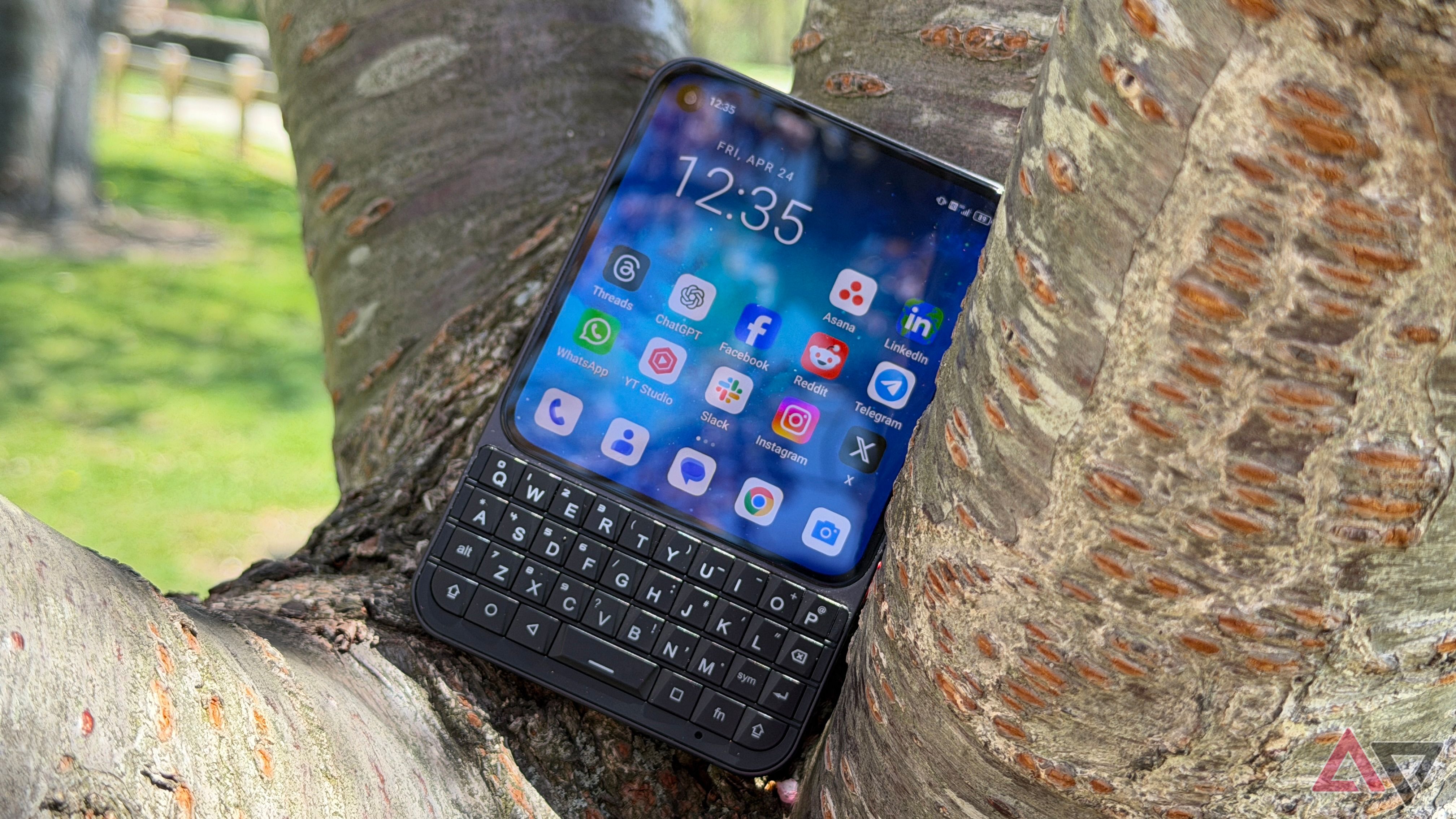 I used the Unihertz Titan 2 Elite for a week, and it reminded me why I miss this