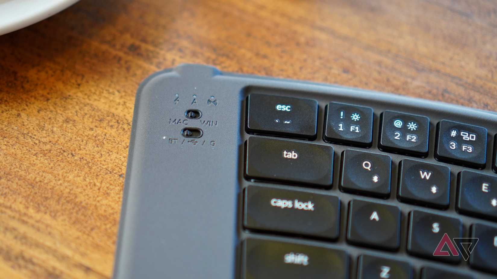 Os interruptores de conectividade do Keychron B11 Pro