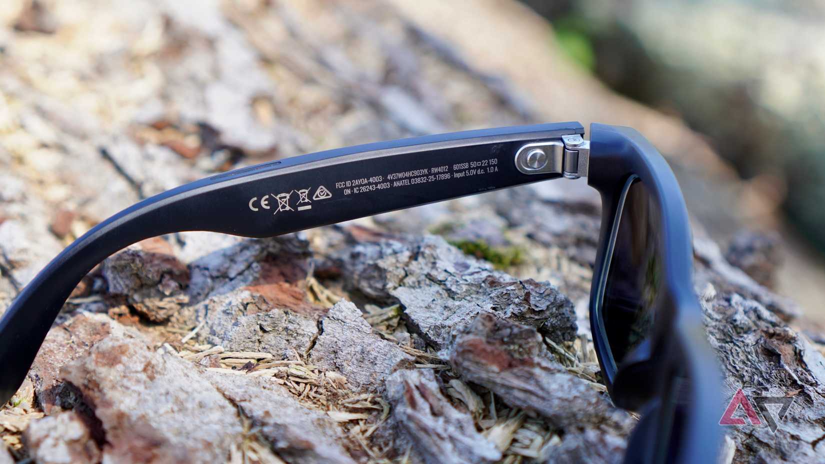 The on/off switch on the Ray-Ban Meta (Gen 2)