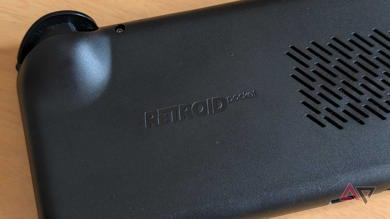 The Retroid Pocket logo on the back.