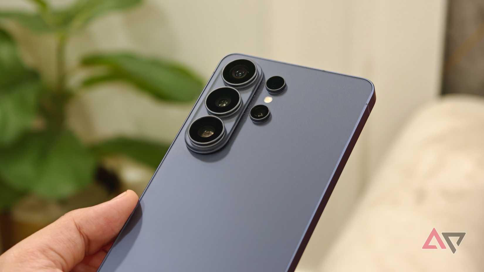 uma imagem mostrando o design traseiro do Galaxy S26 Ultra