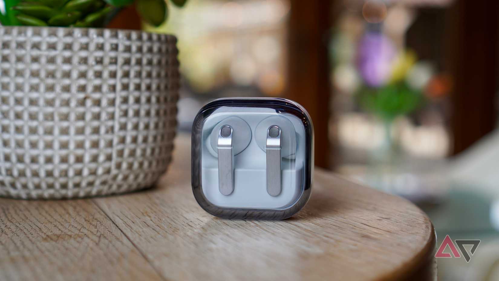 The Samsung Galaxy Buds 4 Pro in the case