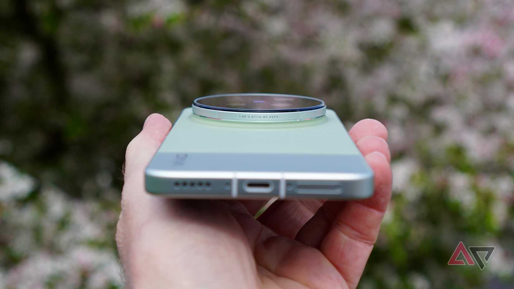 vivo-x300-ultra-cam-side