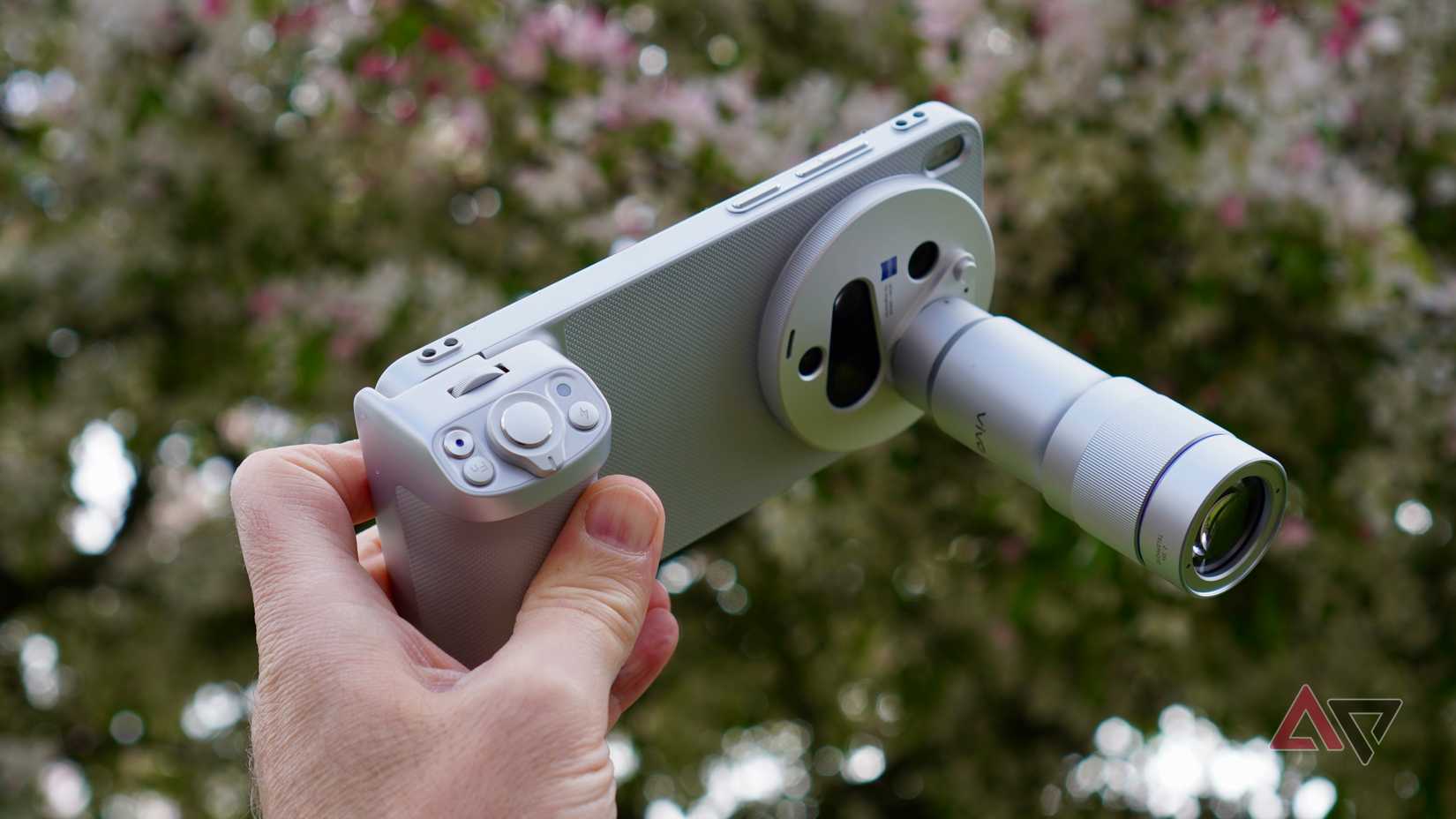 A person holding the Vivo X300 Ultra