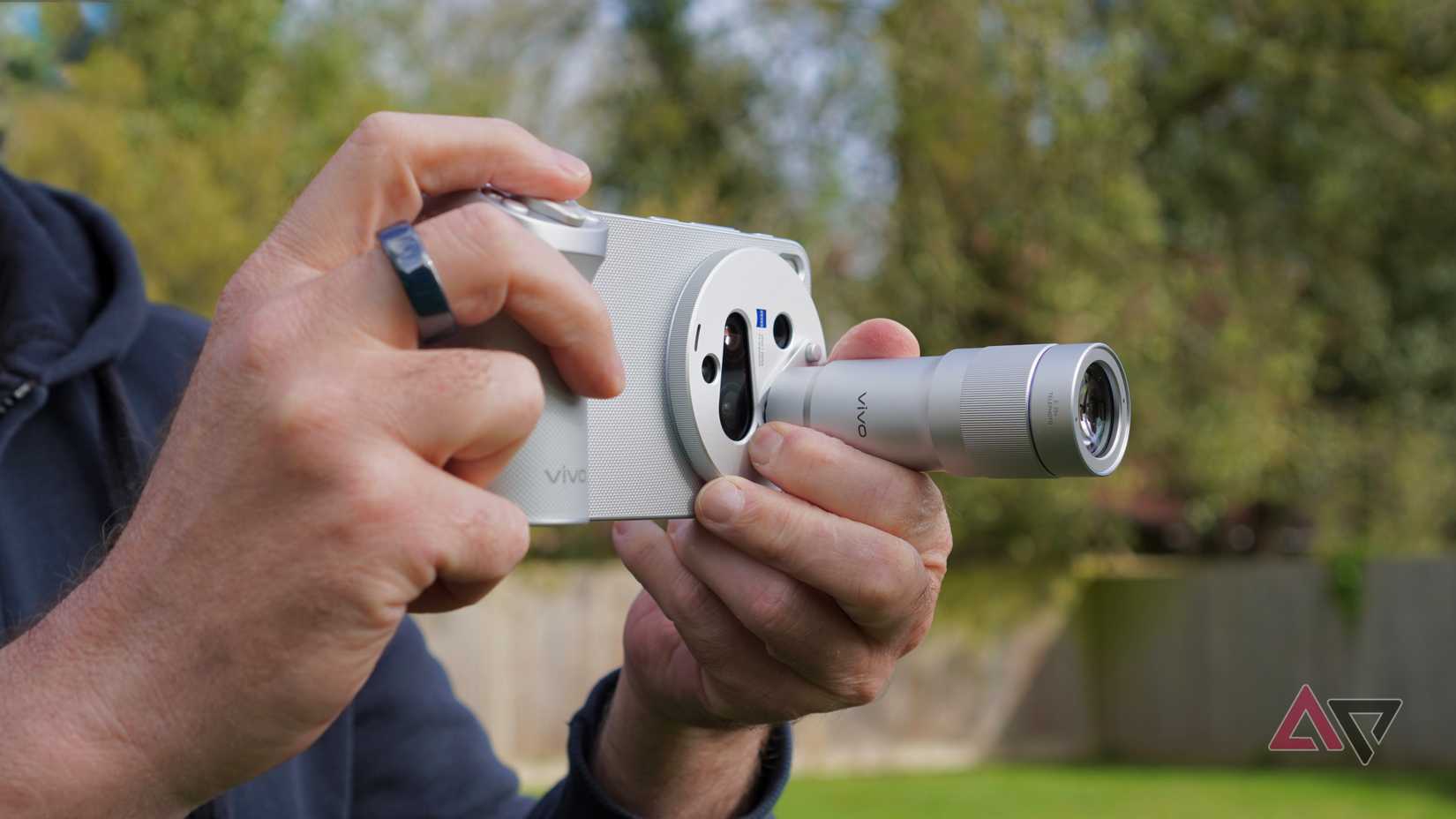 A person using the Vivo X300 Ultra