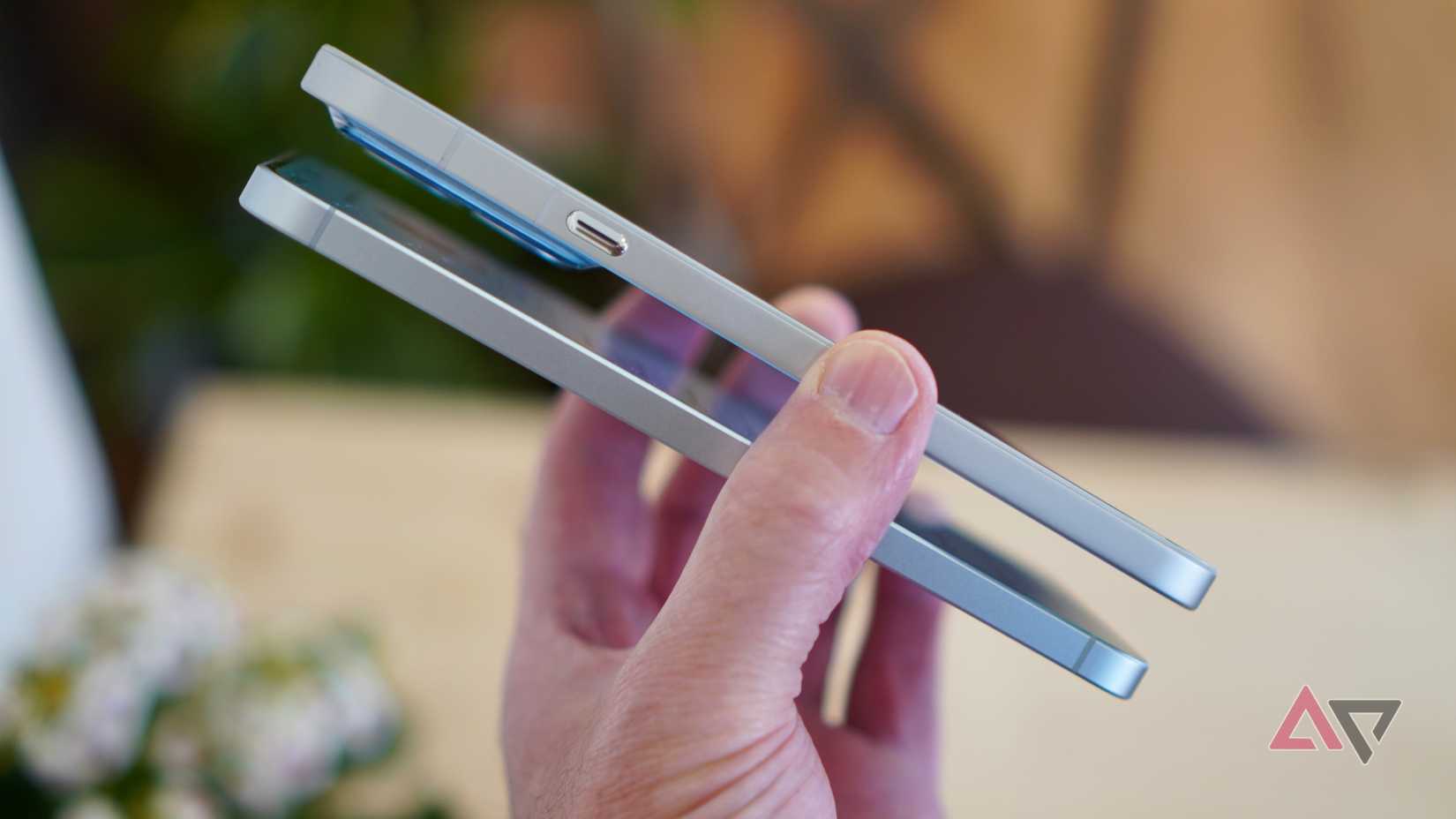 A lateral do Nothing Phone 4a Pro e Samsung Galaxy A57