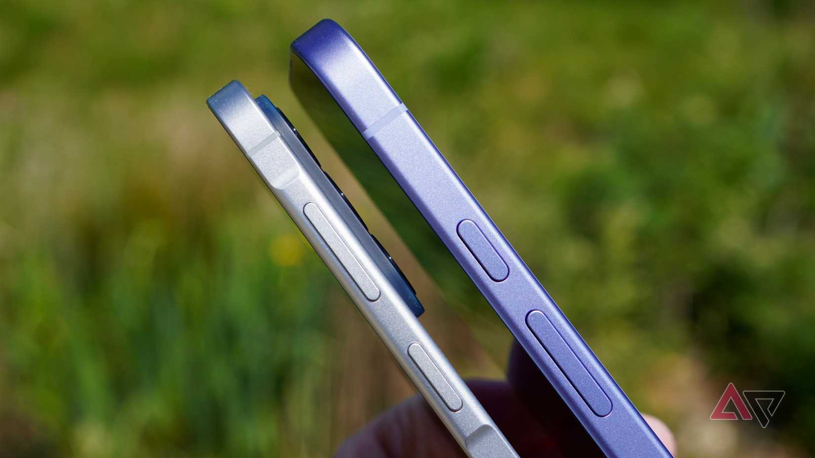 A lateral do Samsung Galaxy A57 e Google Pixel 10a