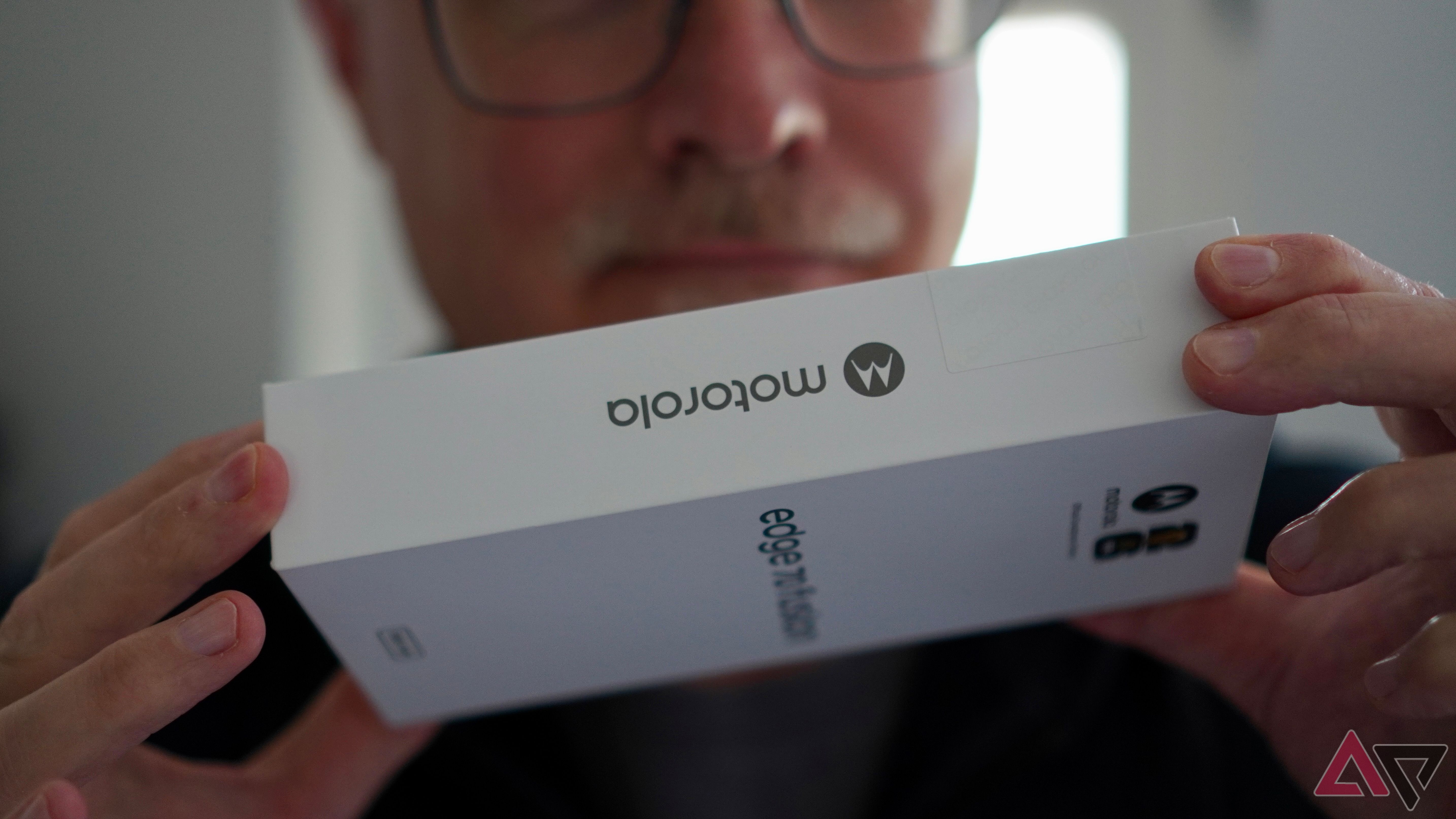 I've got a new Motorola phone, and all I can think about is how good it smells