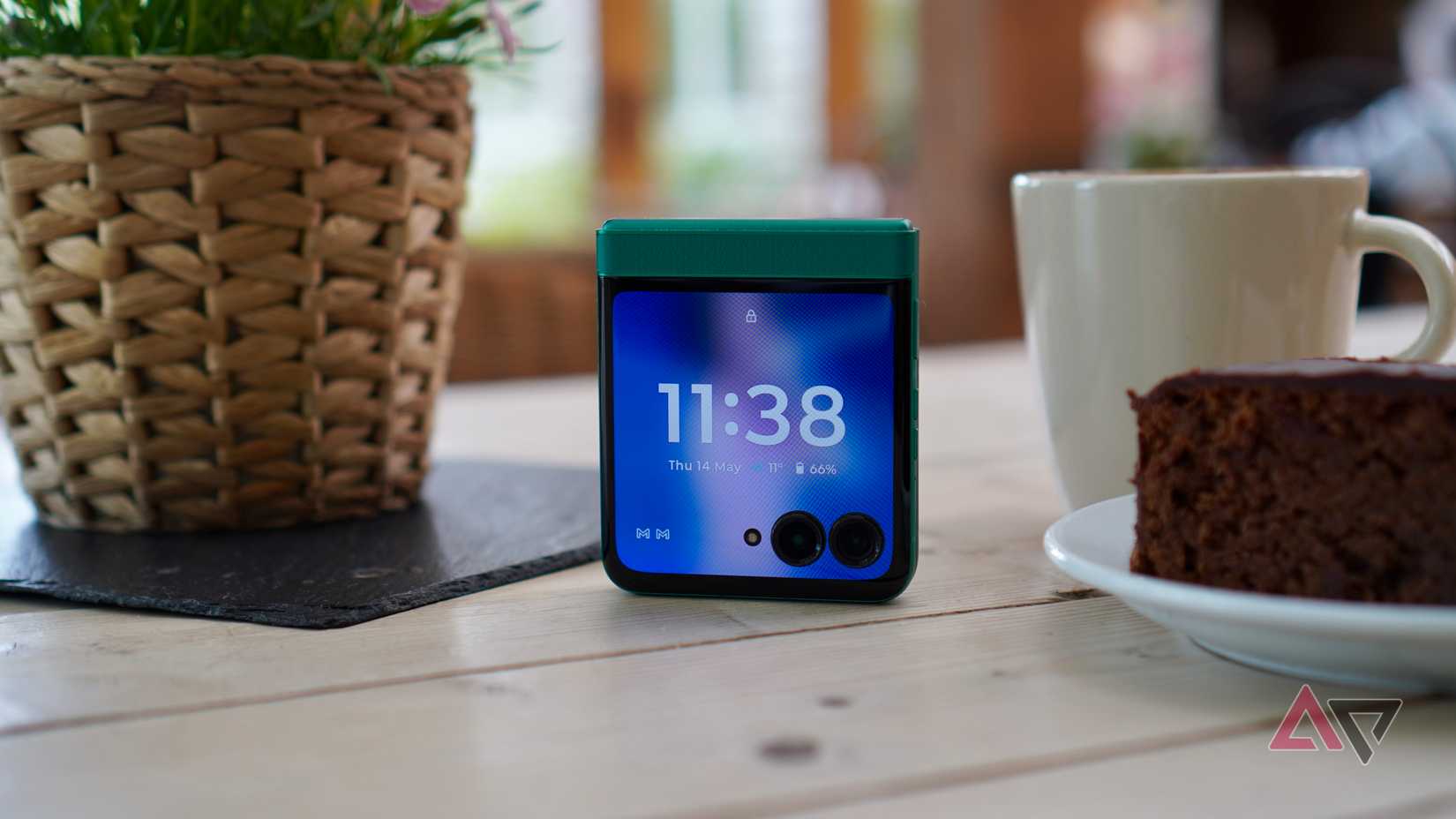 The Motorola Razr 2026's cover screen