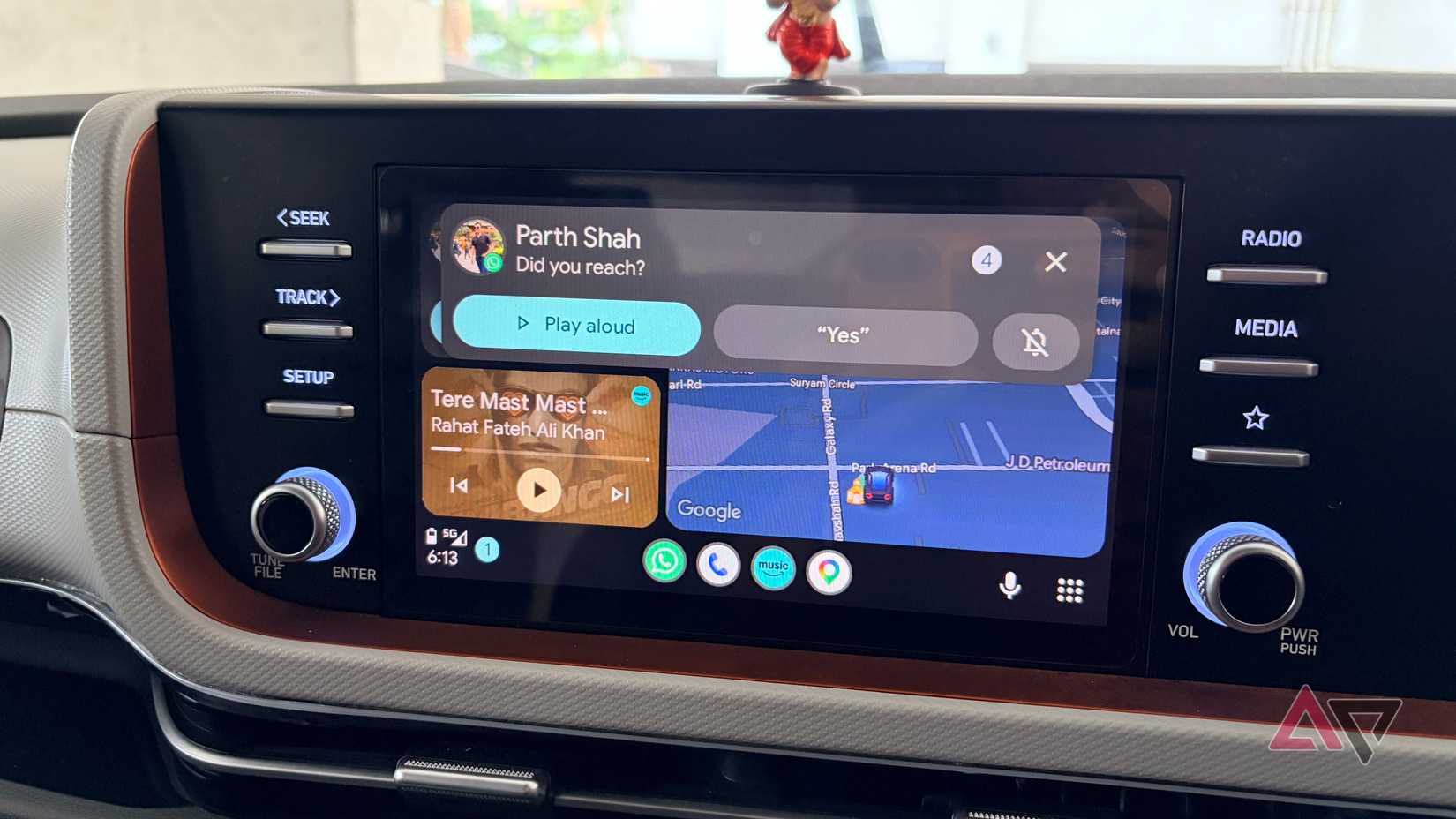 Uma captura de tela mostrando a resposta do WhatsApp no ​​Android Auto