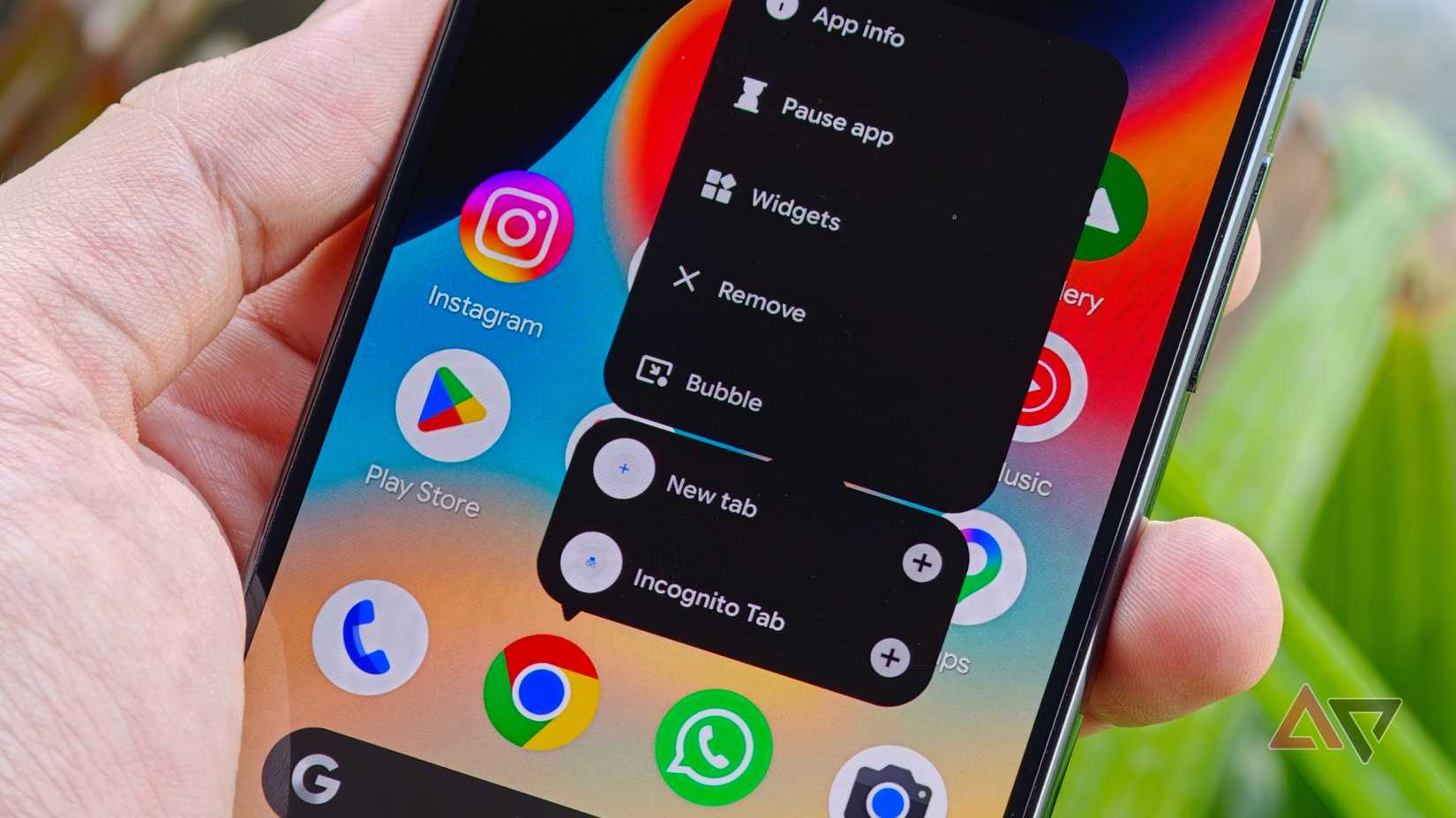 Menu de atalho de toque longo do aplicativo Android exibindo opções de contexto como widgets, aplicativo de pausa e modo de bolha