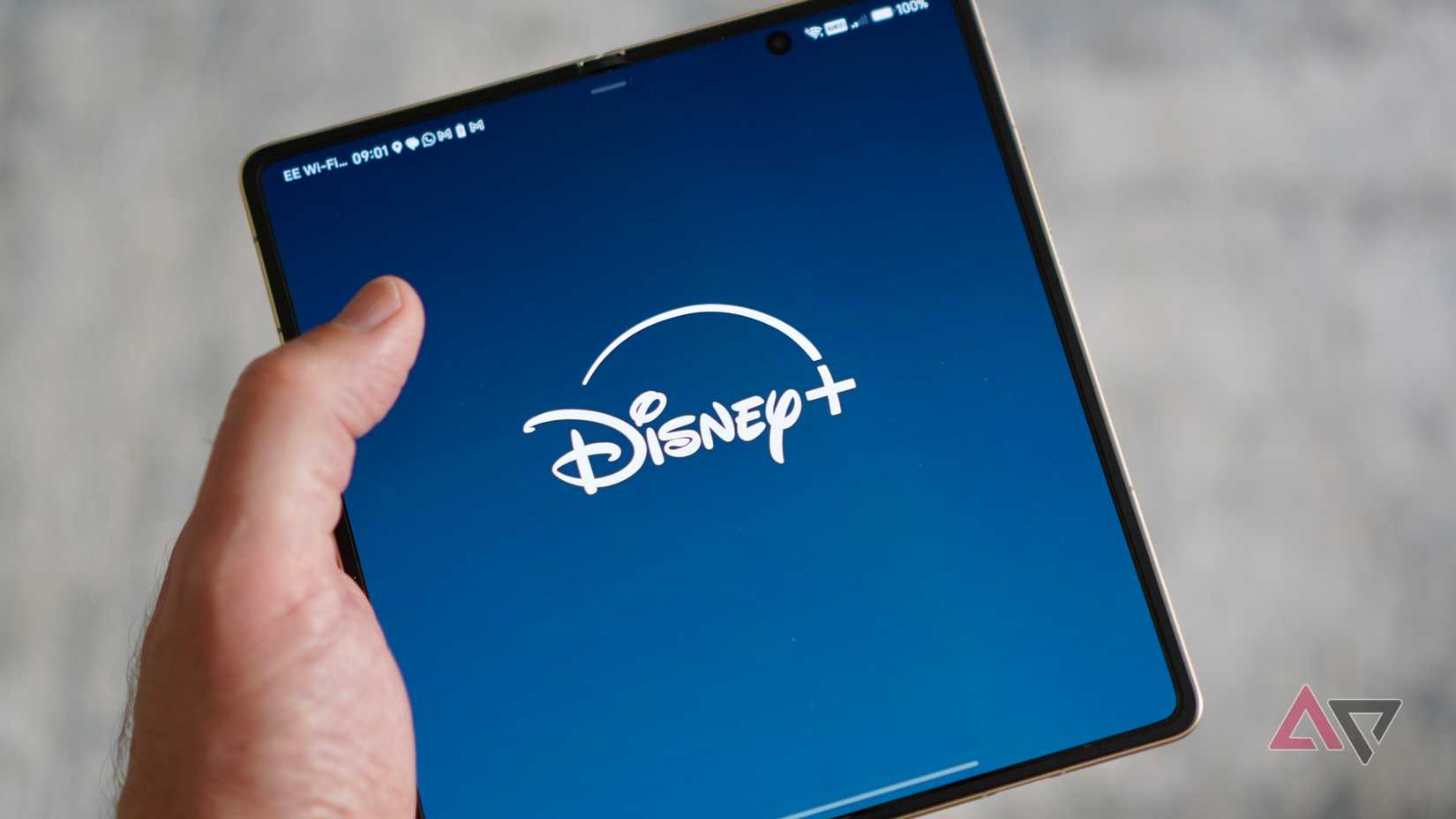 Il logo Disney+ sull'Honor Magic V6