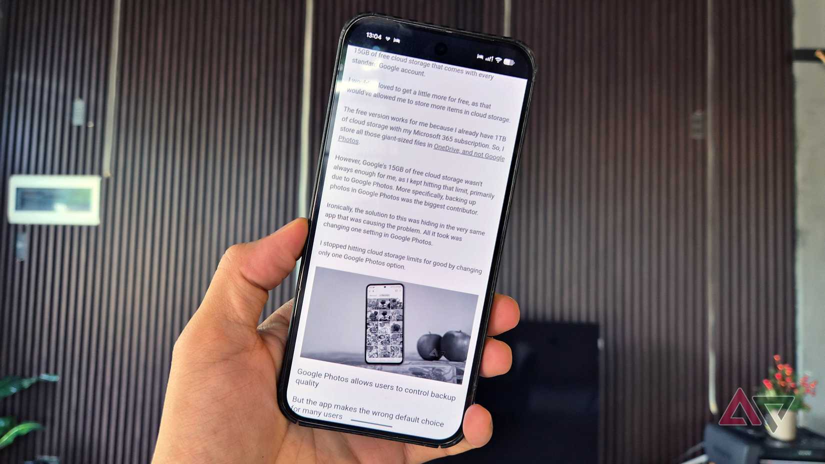 Modo de leitura no smartphone Google Pixel 9 Pro XL mostrando uma página da web no Android Police