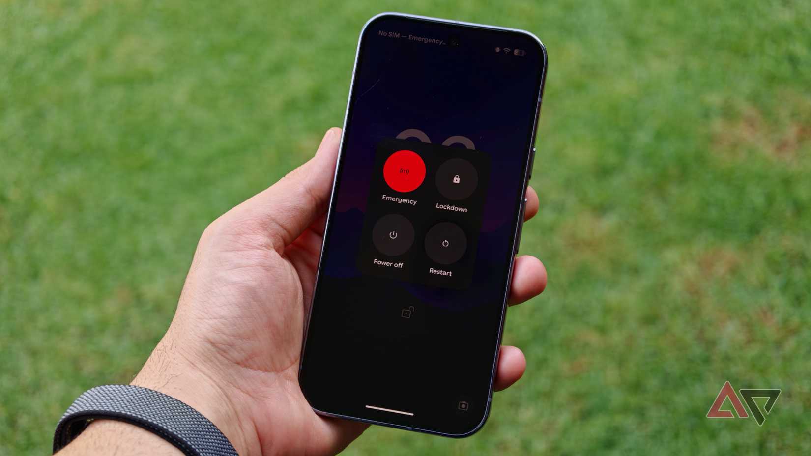 Uma imagem do menu liga/desliga contendo botões como Desligar, Reiniciar, Bloquear, Emergência em um telefone Google Pixel