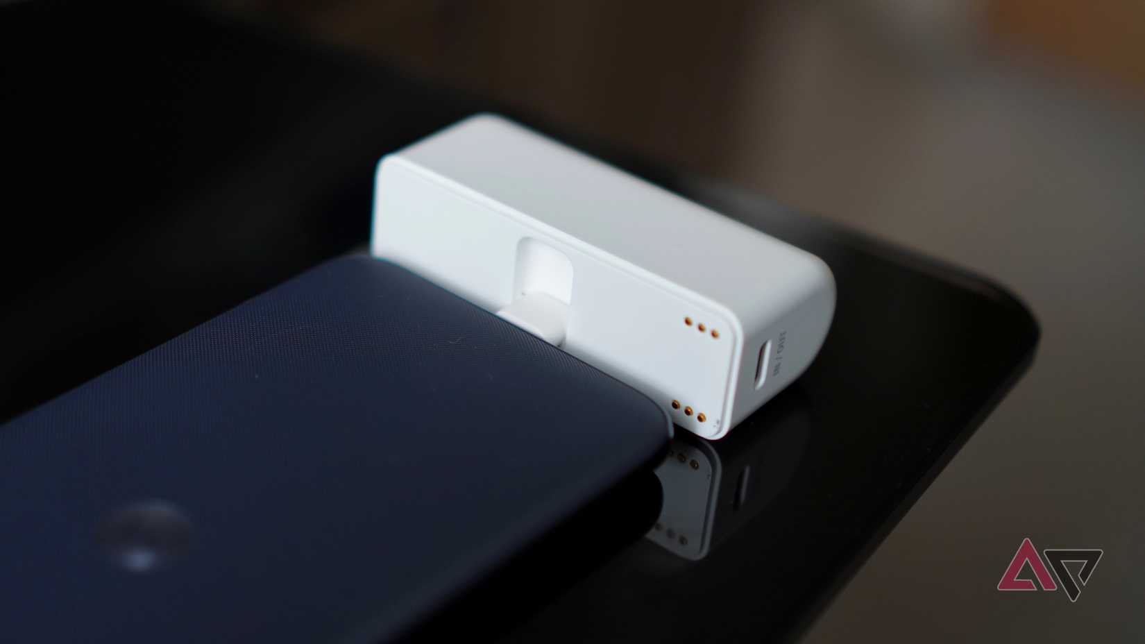 O Nimble Sharepower carregando um telefone