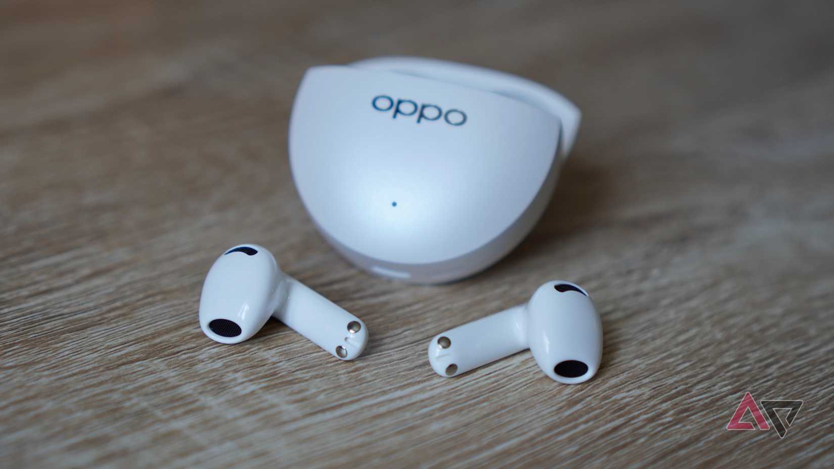 L'Oppo Enco Air5s e la custodia