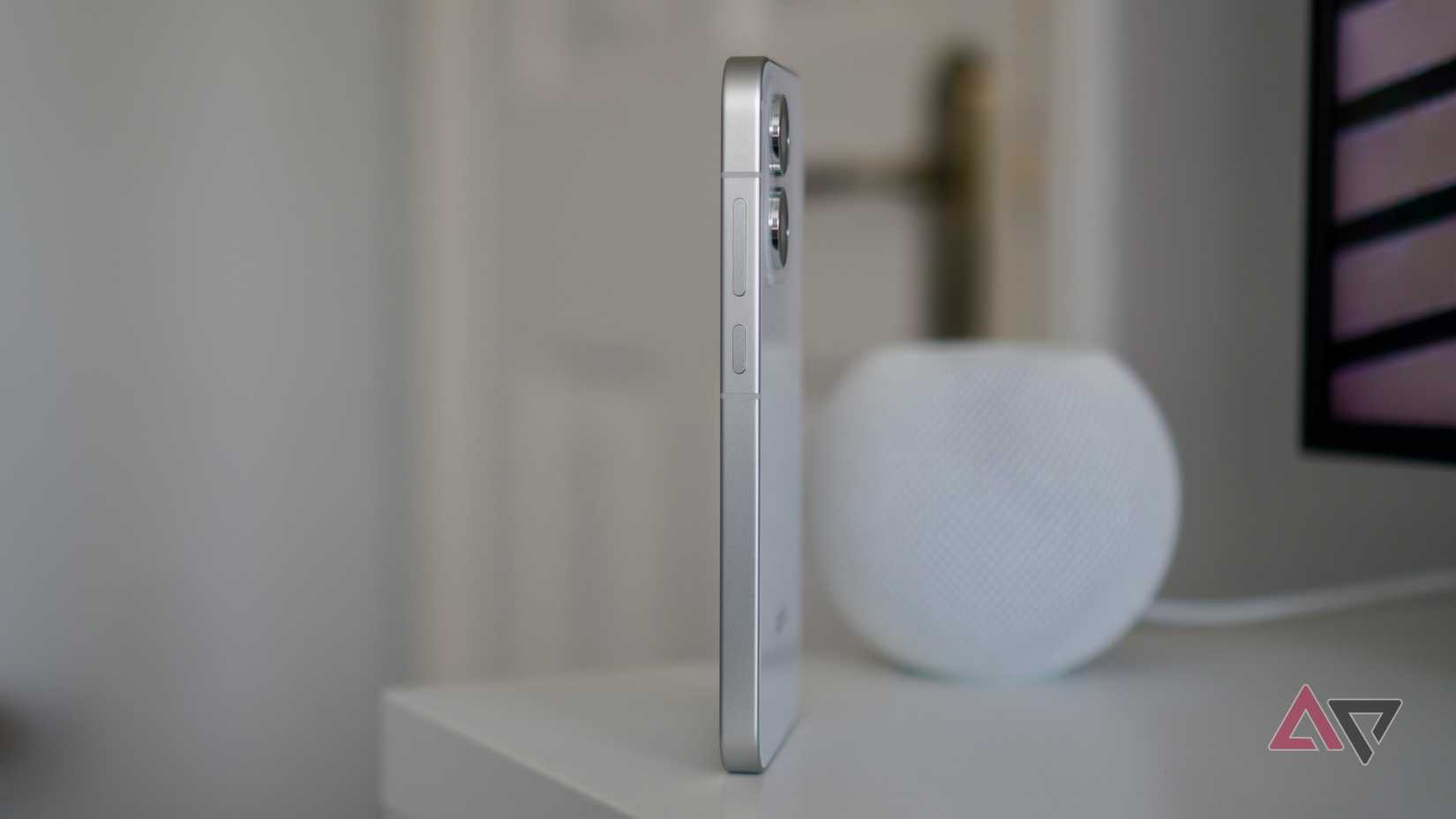 Il lato dell'Oppo Reno16 Pro