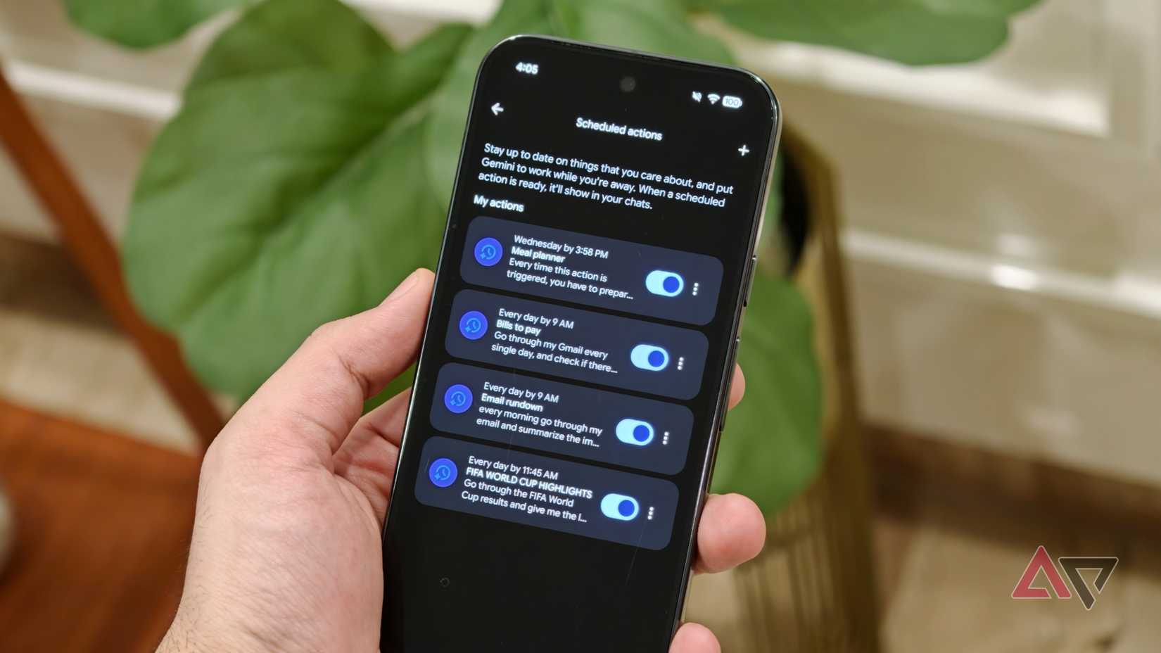 App Google Gemini per Android che mostra l'interfaccia utente della funzionalità Azioni pianificate con pianificazione dei pasti, fatture da pagare e riepiloghi via email abilitati