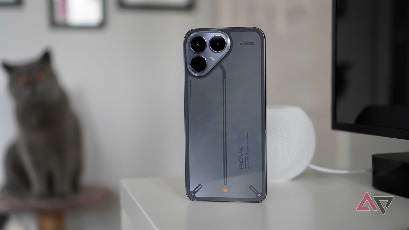 A parte de trás do Tecno Pova 8