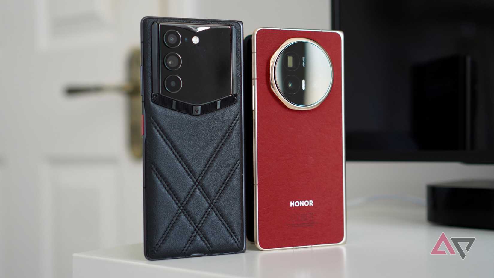 Honor Magic V6 e Vertu Alphafold